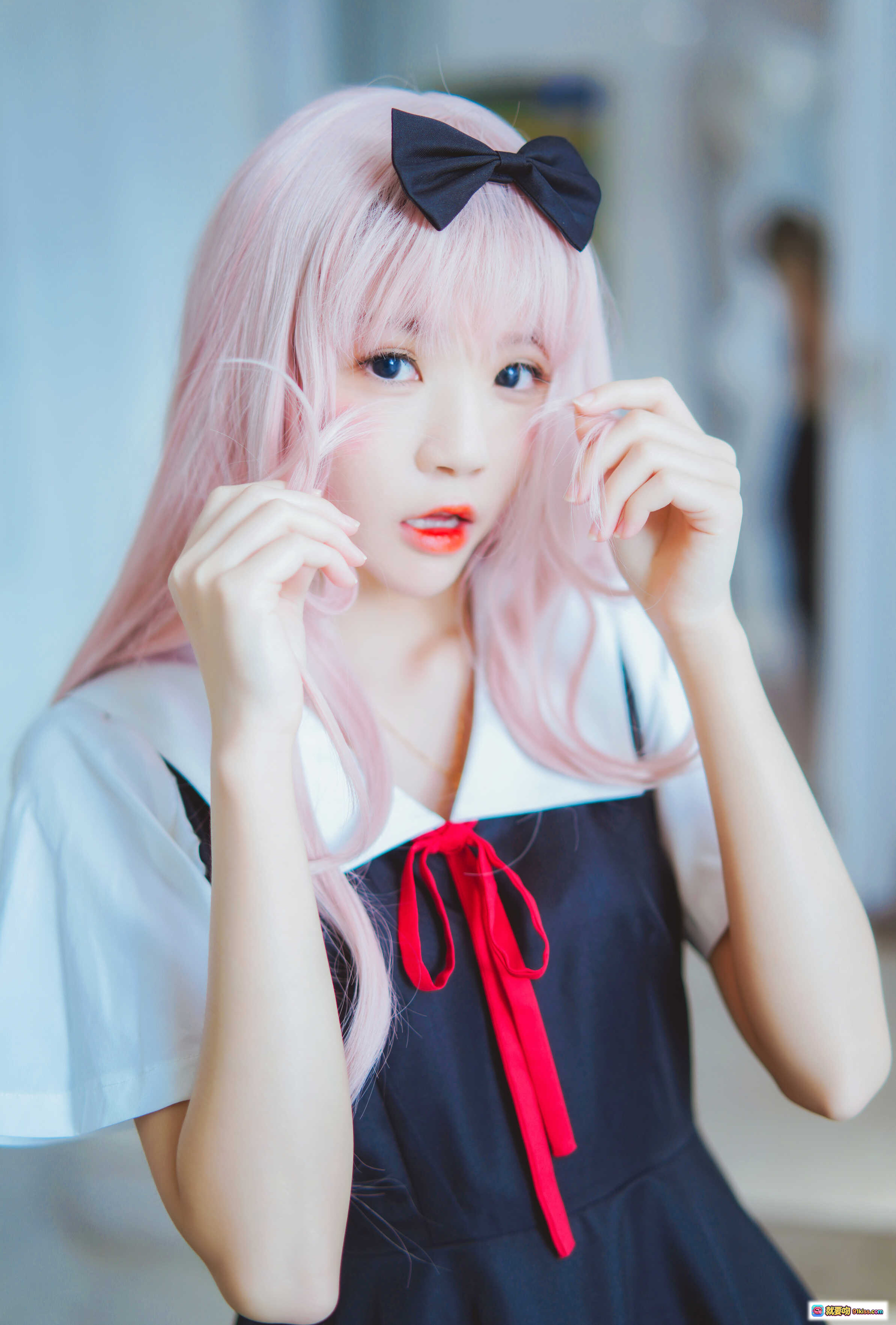 图片[7] - 桜桃喵040藤原千花cosplay粉发少女黑蝴蝶结白衬衫黑裙格纹袜阳光写真48P - 就要吻