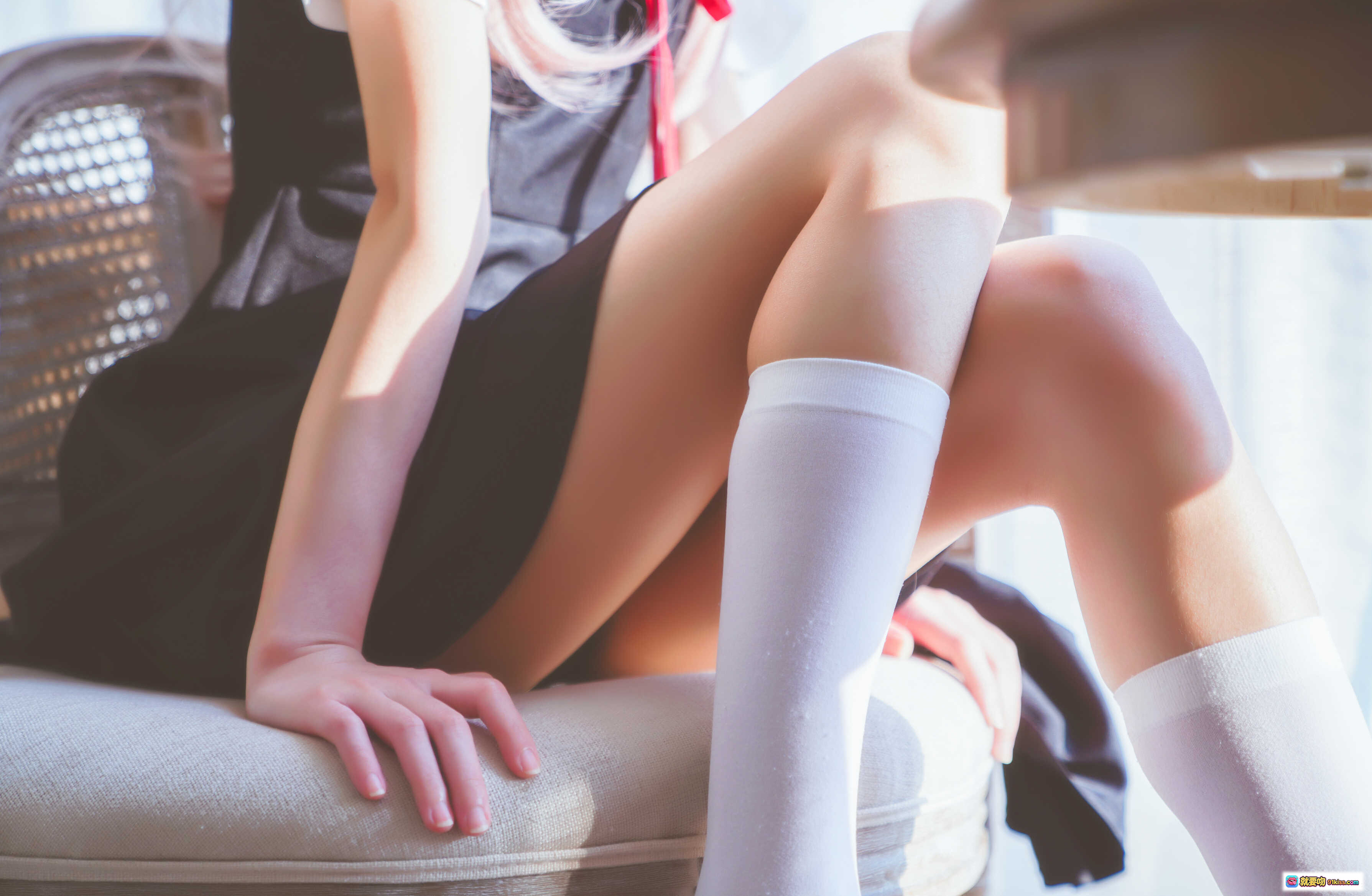 图片[5] - 桜桃喵040藤原千花cosplay粉发少女黑蝴蝶结白衬衫黑裙格纹袜阳光写真48P - 就要吻