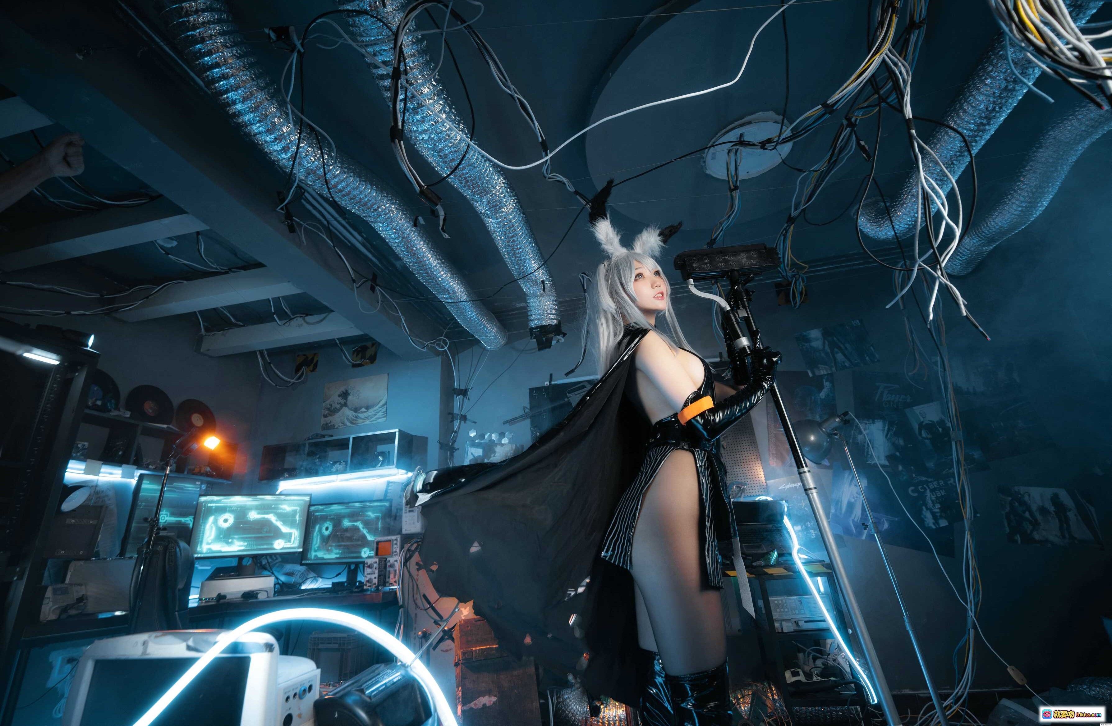 图片[8] - 周叽可爱兔兔NO.014精二暴行22P303M赛博朋克风黑丝皮衣写真场景 - 就要吻