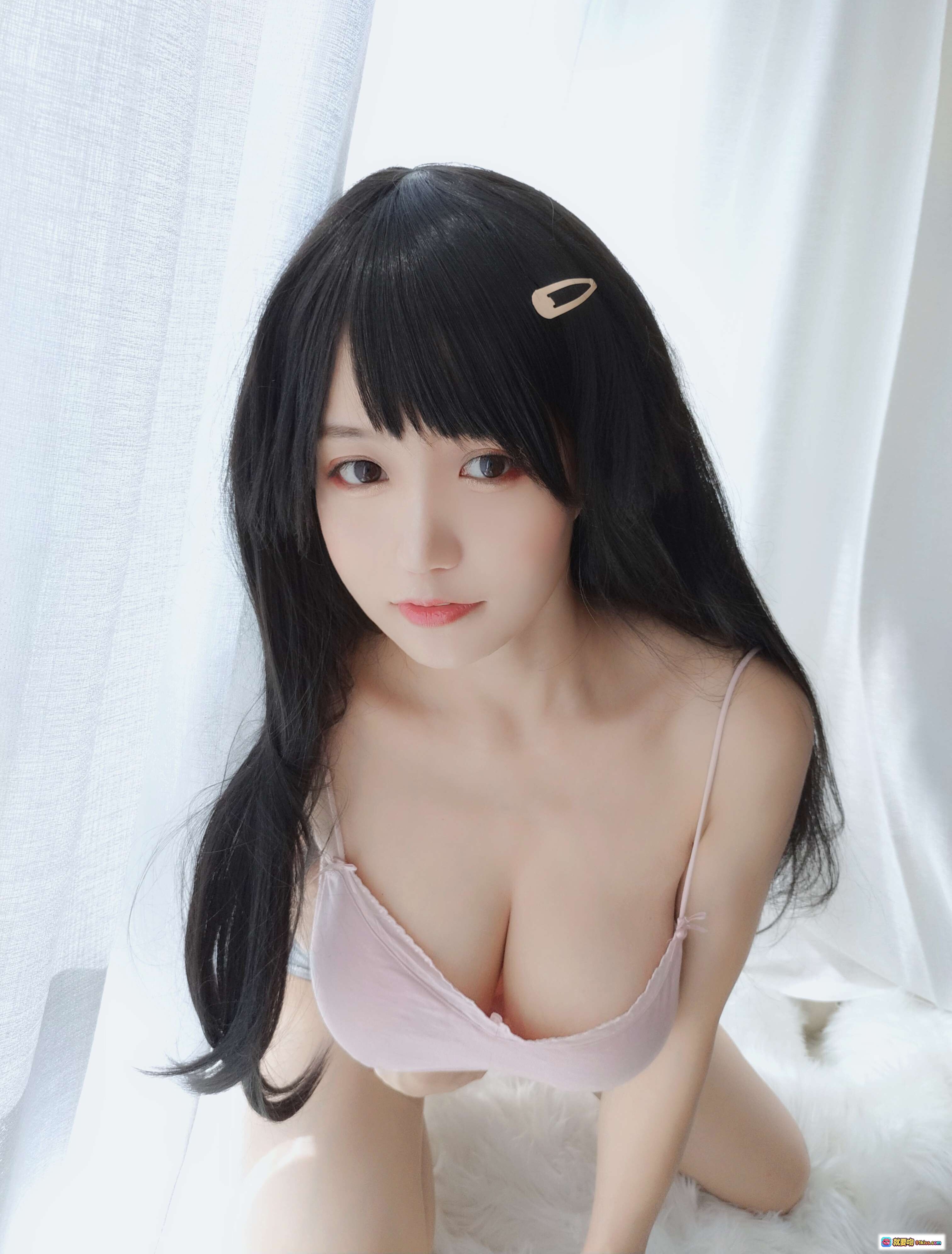 图片[3] - 小仓千代W NO.002 粉色吊带写真 30P 54MB 清纯少女 长发黑发 甜美微笑 白色毛毯 室内私房照 - 就要吻