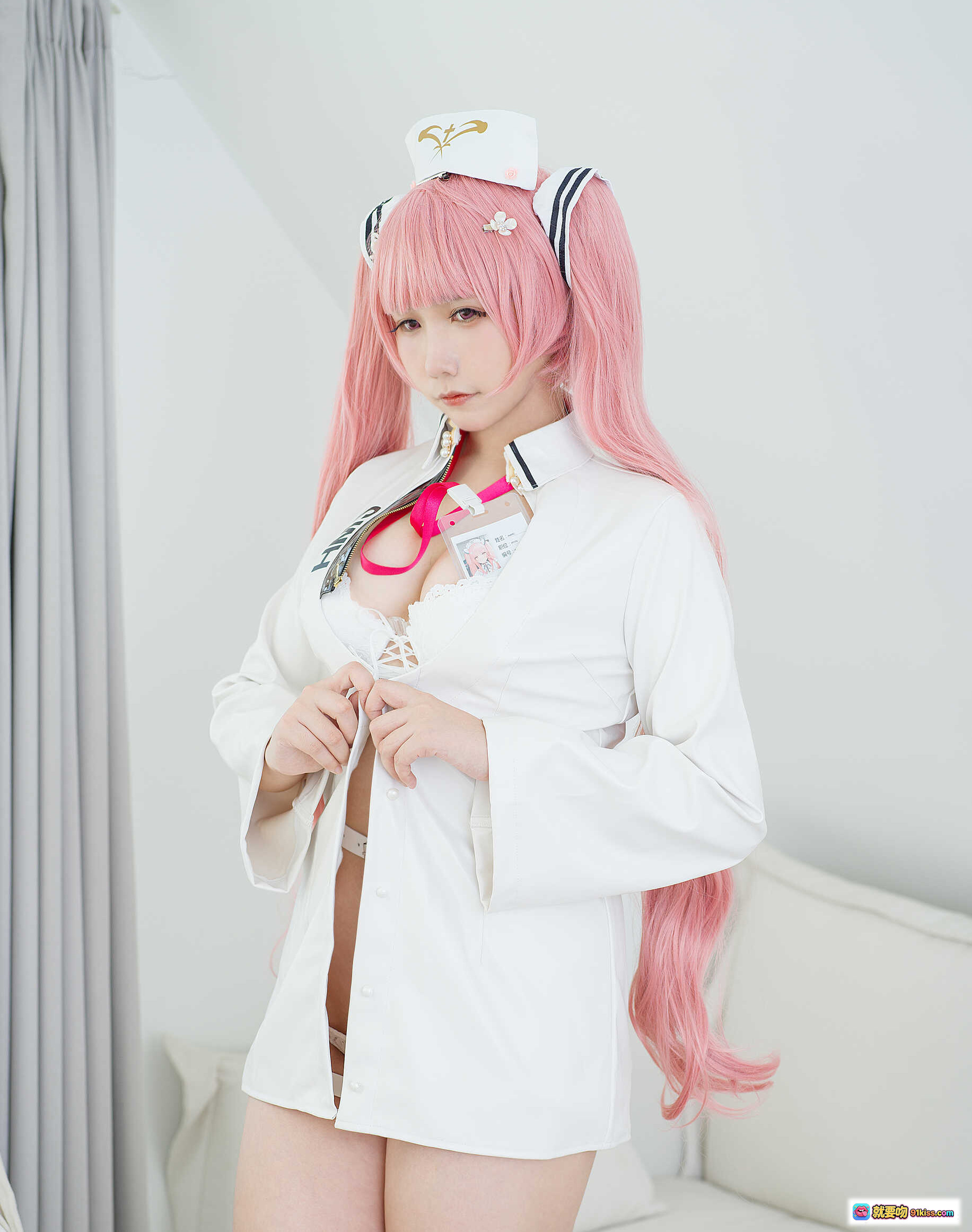 图片[9] - 麻花酱NO.012英仙座cosplay护士装粉发少女白裙长袜室内写真35P高清图集 - 就要吻