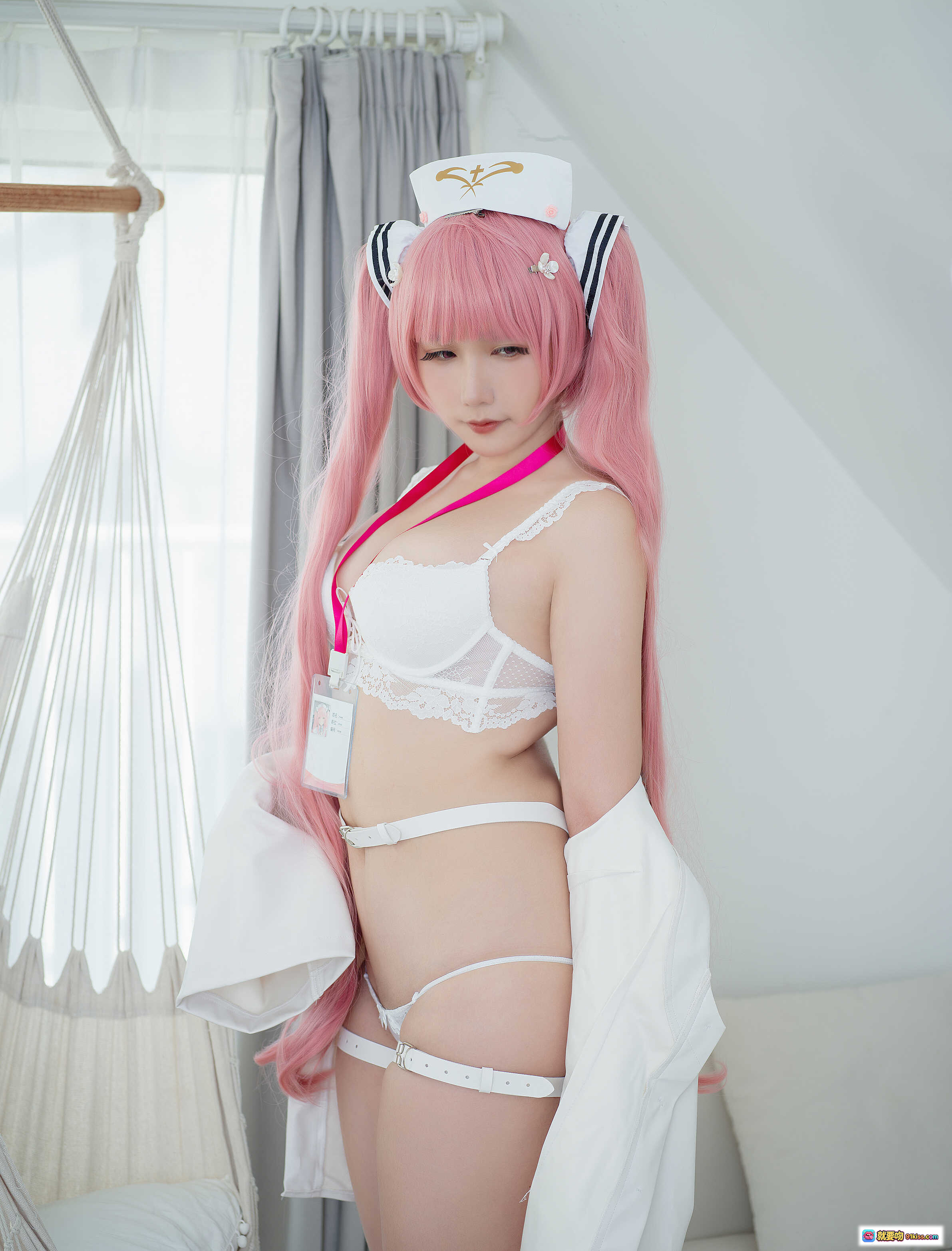 图片[7] - 麻花酱NO.012英仙座cosplay护士装粉发少女白裙长袜室内写真35P高清图集 - 就要吻
