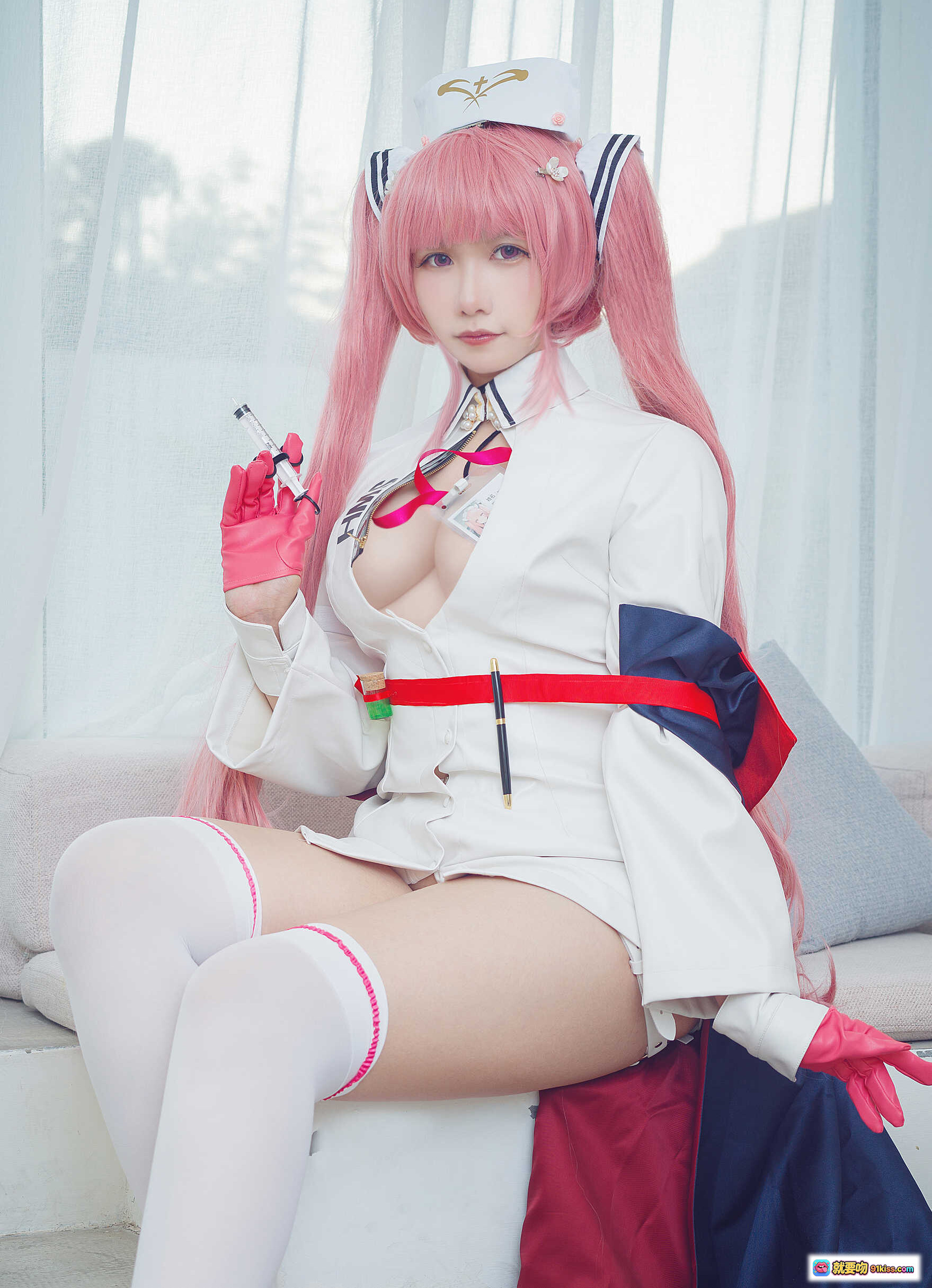 图片[8] - 麻花酱NO.012英仙座cosplay护士装粉发少女白裙长袜室内写真35P高清图集 - 就要吻