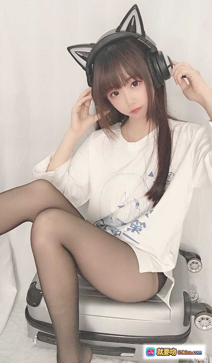 图片[9] - 雪琪SAMA NO.007 干物妹自拍 黑丝美腿 透明内衣 白床粉裙 旅行箱写真 37P高清图集 - 就要吻