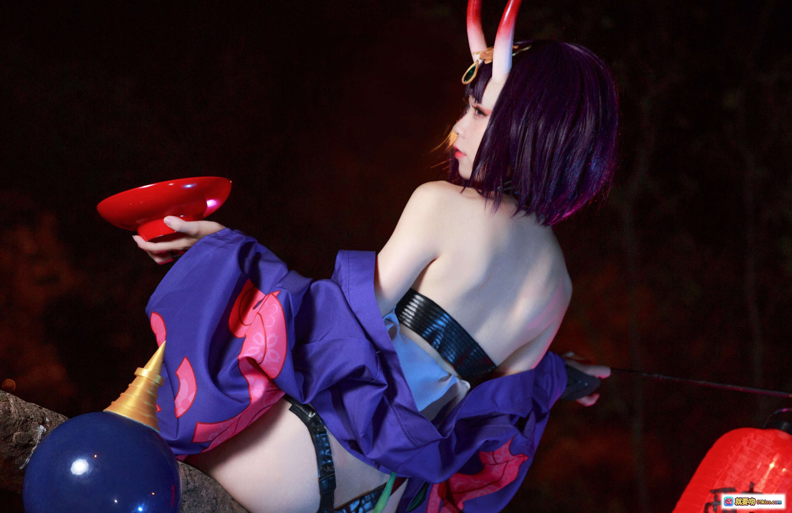 图片[2] - G44不会受伤 NO.002 酒吞童子 Cosplay 21P 88MB 草地写真 猫耳少女 粉紫系服装 户外自然风 搭配背包玩偶道具 - 就要吻