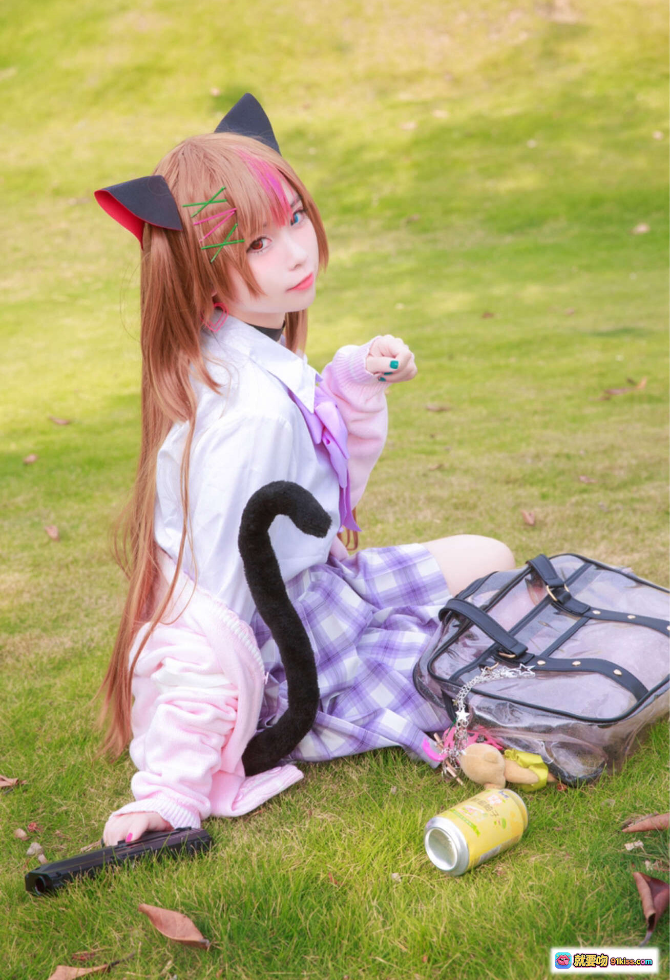 图片[9] - G44不会受伤 NO.002 酒吞童子 Cosplay 21P 88MB 草地写真 猫耳少女 粉紫系服装 户外自然风 搭配背包玩偶道具 - 就要吻