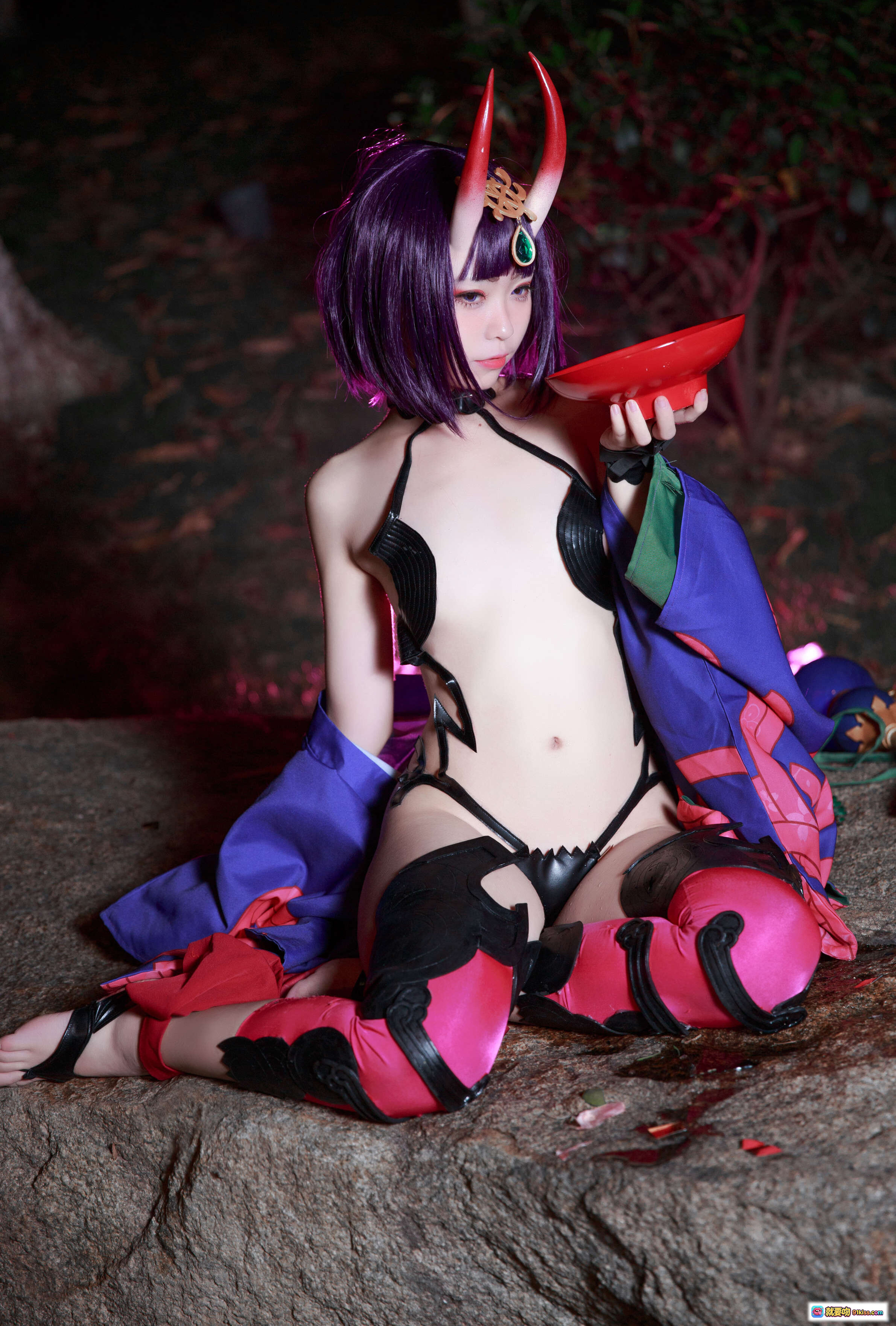 图片[3] - G44不会受伤 NO.002 酒吞童子 Cosplay 21P 88MB 草地写真 猫耳少女 粉紫系服装 户外自然风 搭配背包玩偶道具 - 就要吻