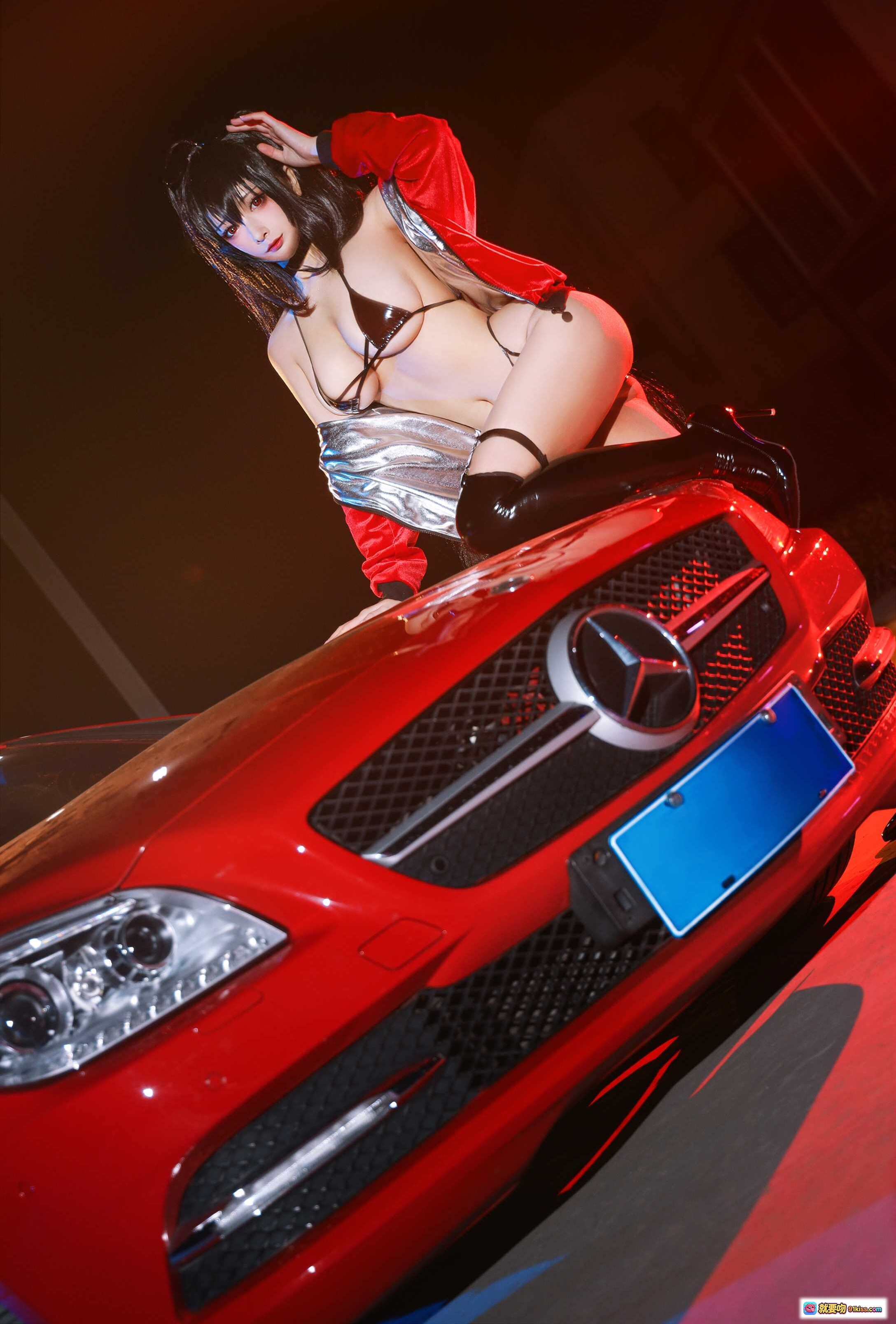 图片[9] - 念念_D NO.011 大凤 Cosplay 红色跑车内饰写真 黑色皮衣性感造型 车内光影氛围感美图 - 就要吻