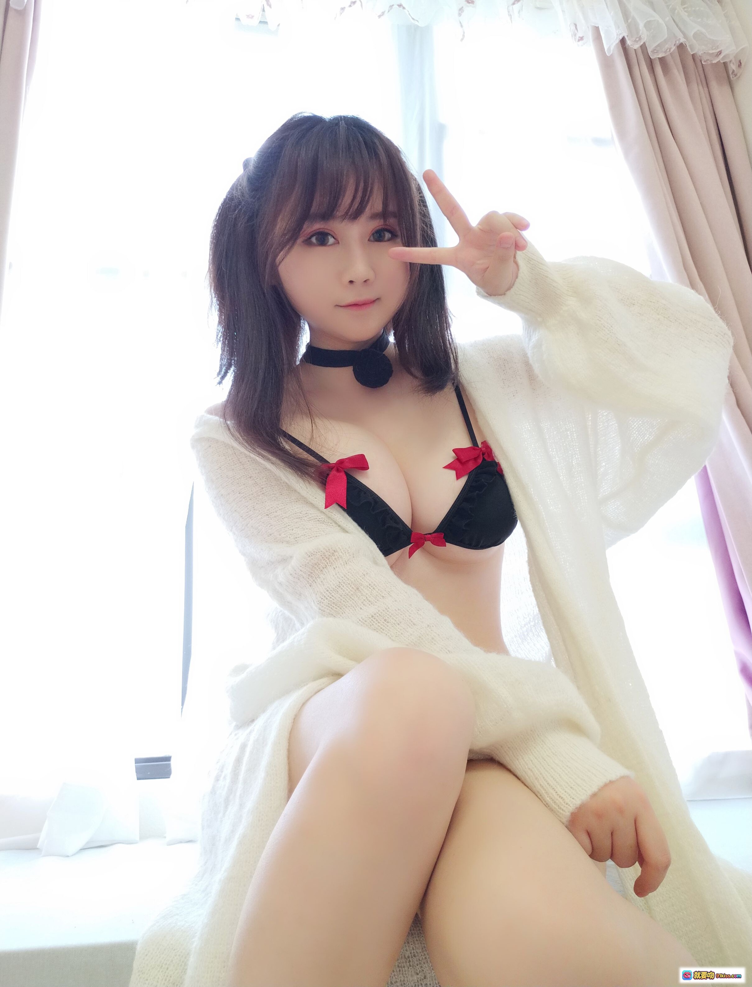 图片[10] - 依酱吖NO.004黑色蕾丝情趣内衣写真 甜美双马尾+红蝴蝶结+毛球装饰 性感美臀背影私房照 - 就要吻