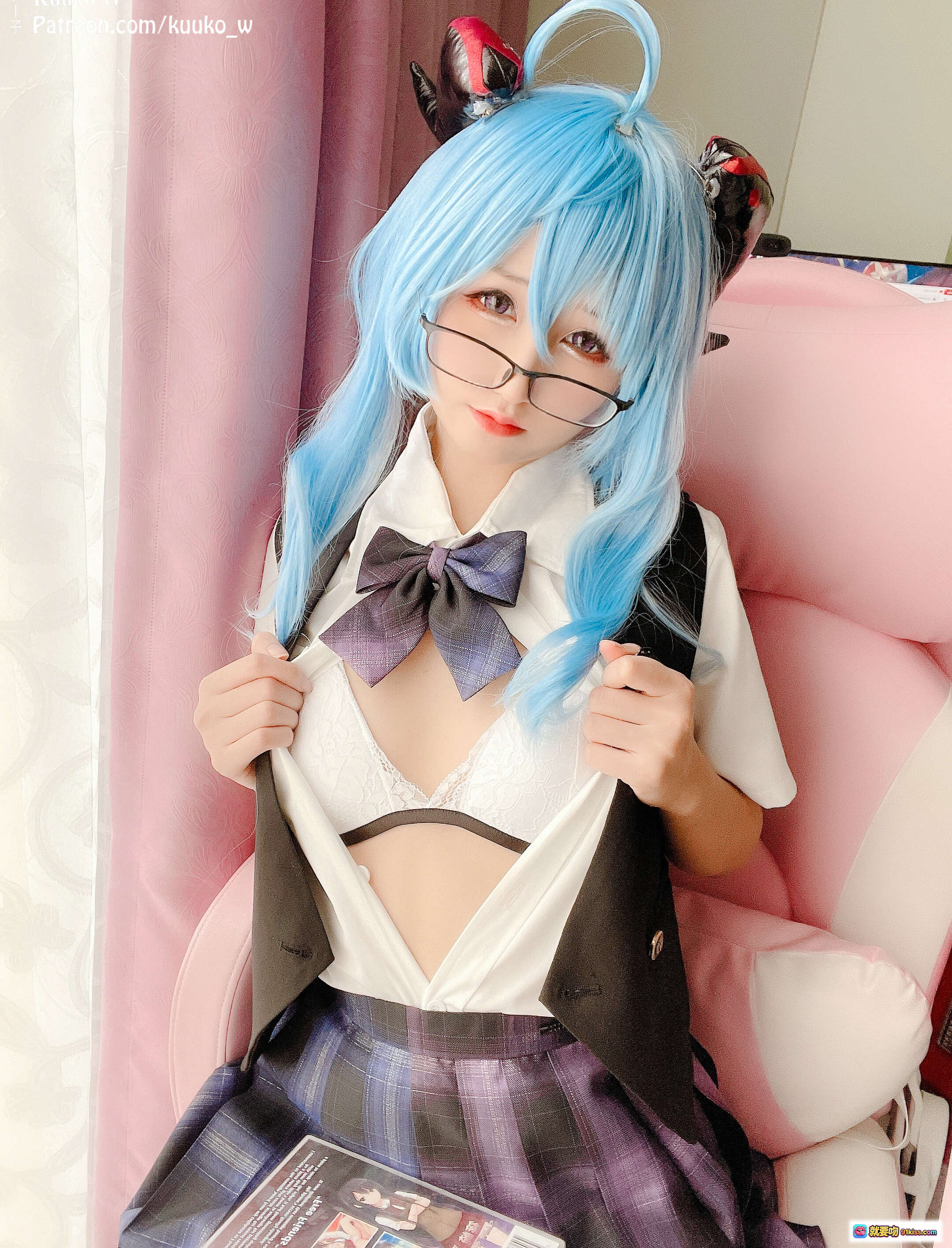 图片[4] - 越南妹KuukoW NO.032 Ganyu纯情水手服Cosplay 蓝发眼镜少女 紫格裙蕾丝边 二次元宅系写真 - 就要吻