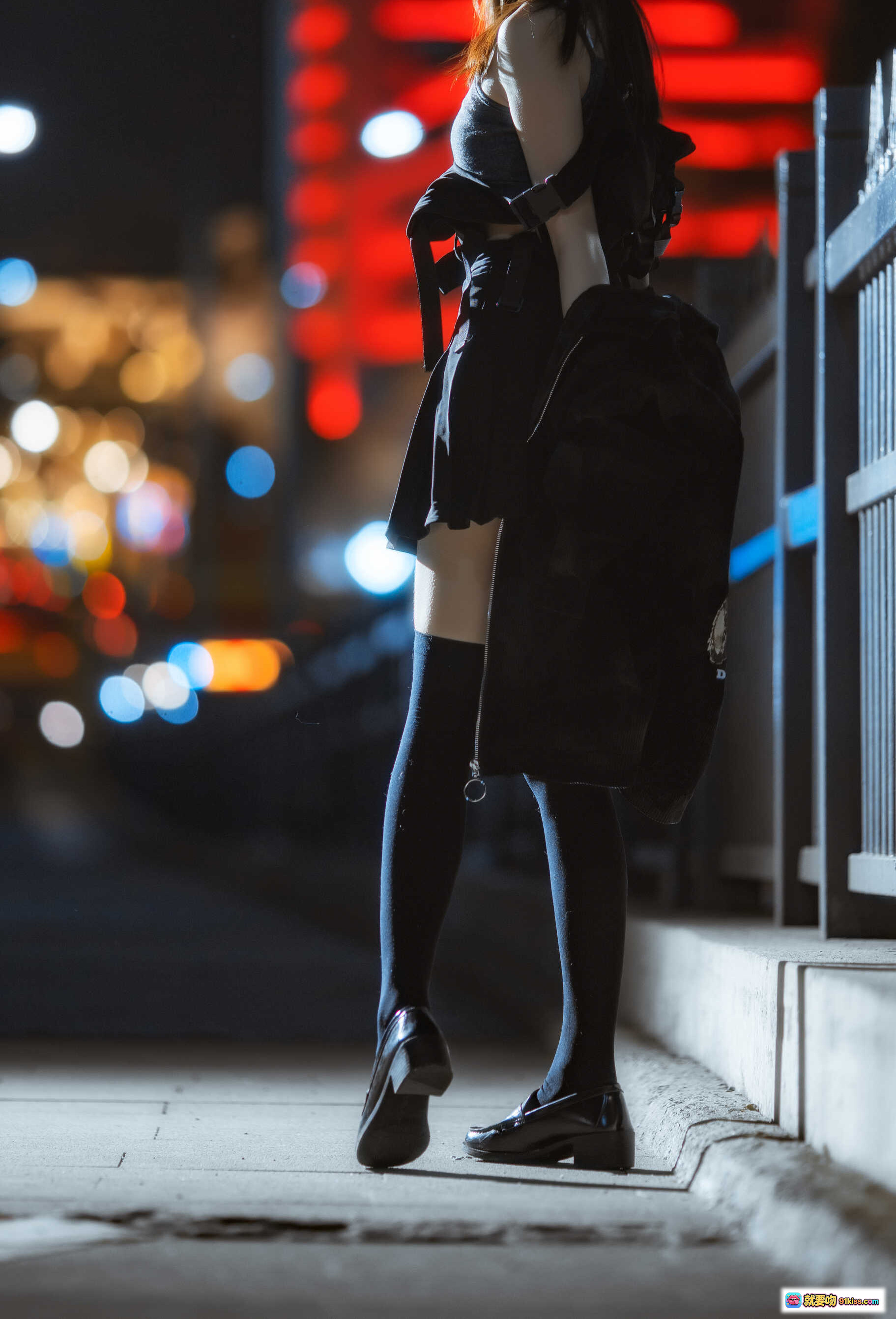 图片[2] - 桜桃喵097夜街黑丝美腿写真 | 高筒袜吊带裙街头风 | 城市夜景灯光氛围感穿搭 - 就要吻
