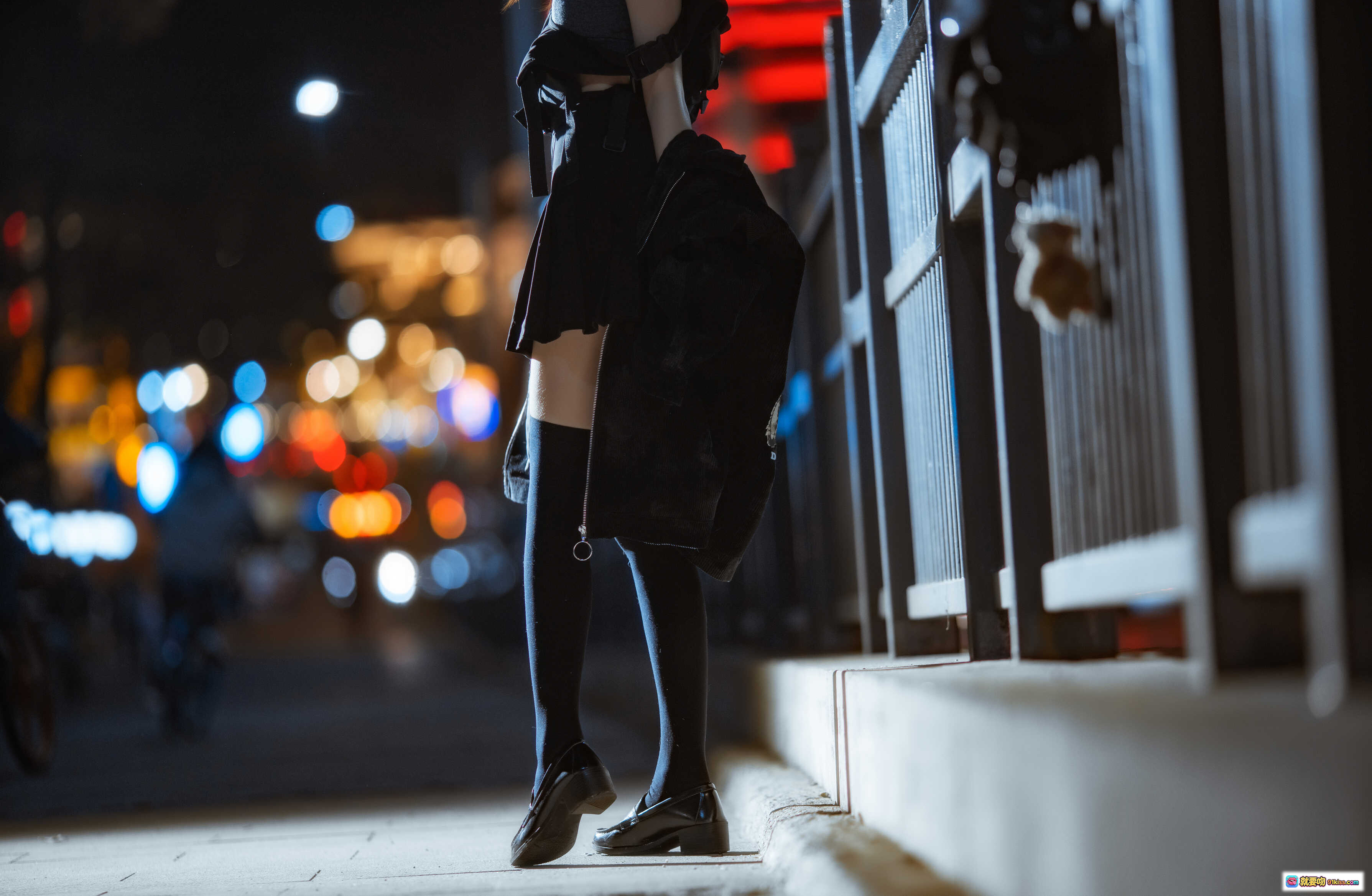 图片[4] - 桜桃喵097夜街黑丝美腿写真 | 高筒袜吊带裙街头风 | 城市夜景灯光氛围感穿搭 - 就要吻