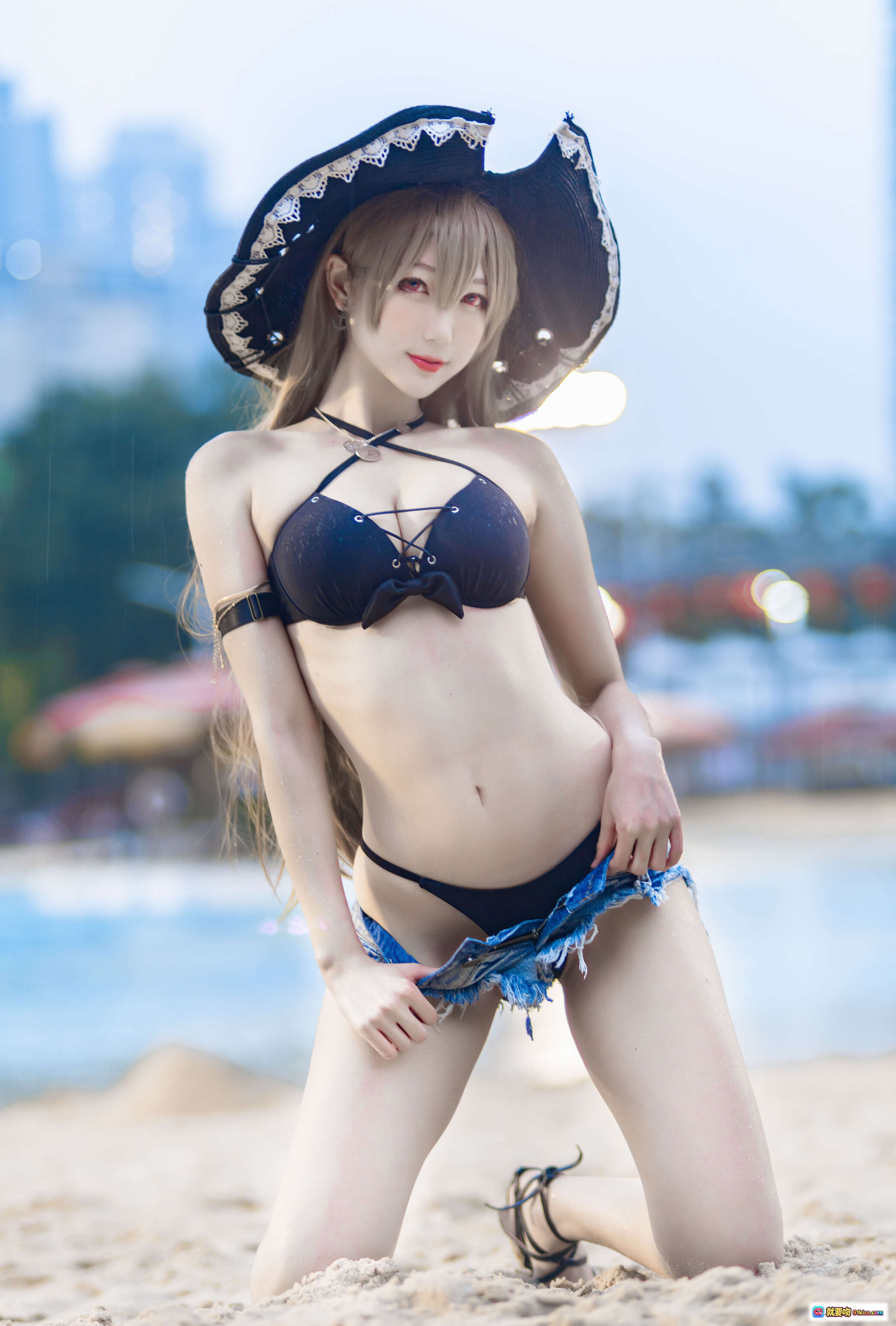 图片[2] - 周叽可爱兔兔NO.002巴尔泳装沙滩写真 时尚宽檐帽牛仔短裤比基尼背影美腿高跟鞋城市海滨风情 - 就要吻