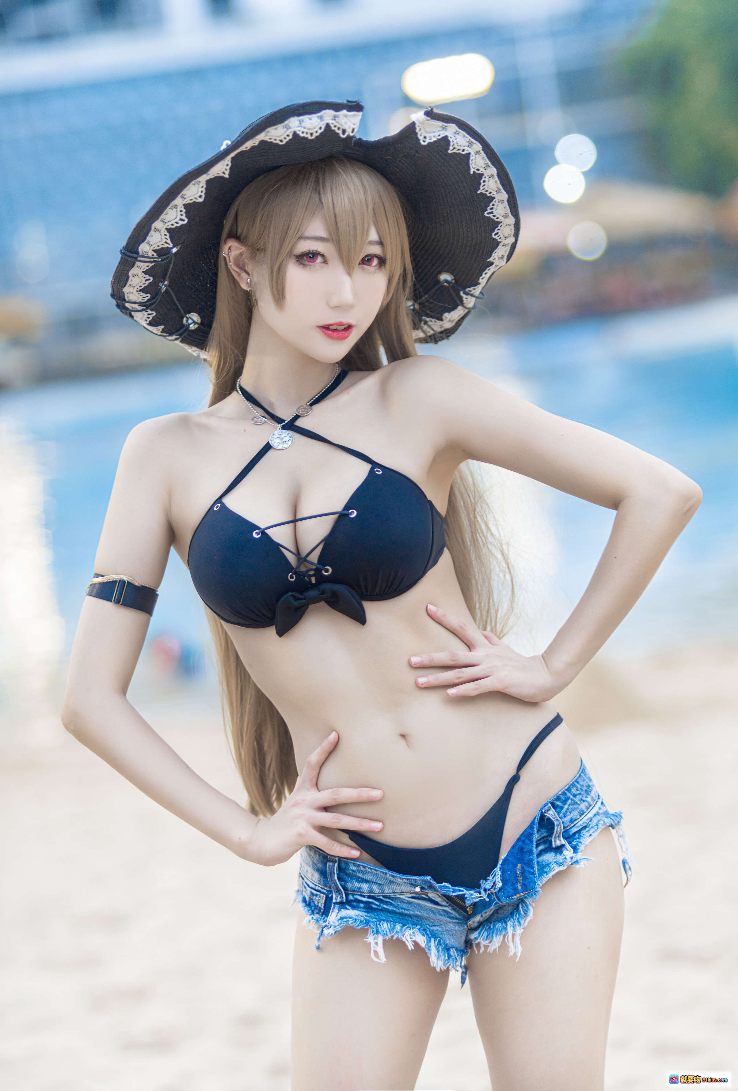 图片[9] - 周叽可爱兔兔NO.002巴尔泳装沙滩写真 时尚宽檐帽牛仔短裤比基尼背影美腿高跟鞋城市海滨风情 - 就要吻