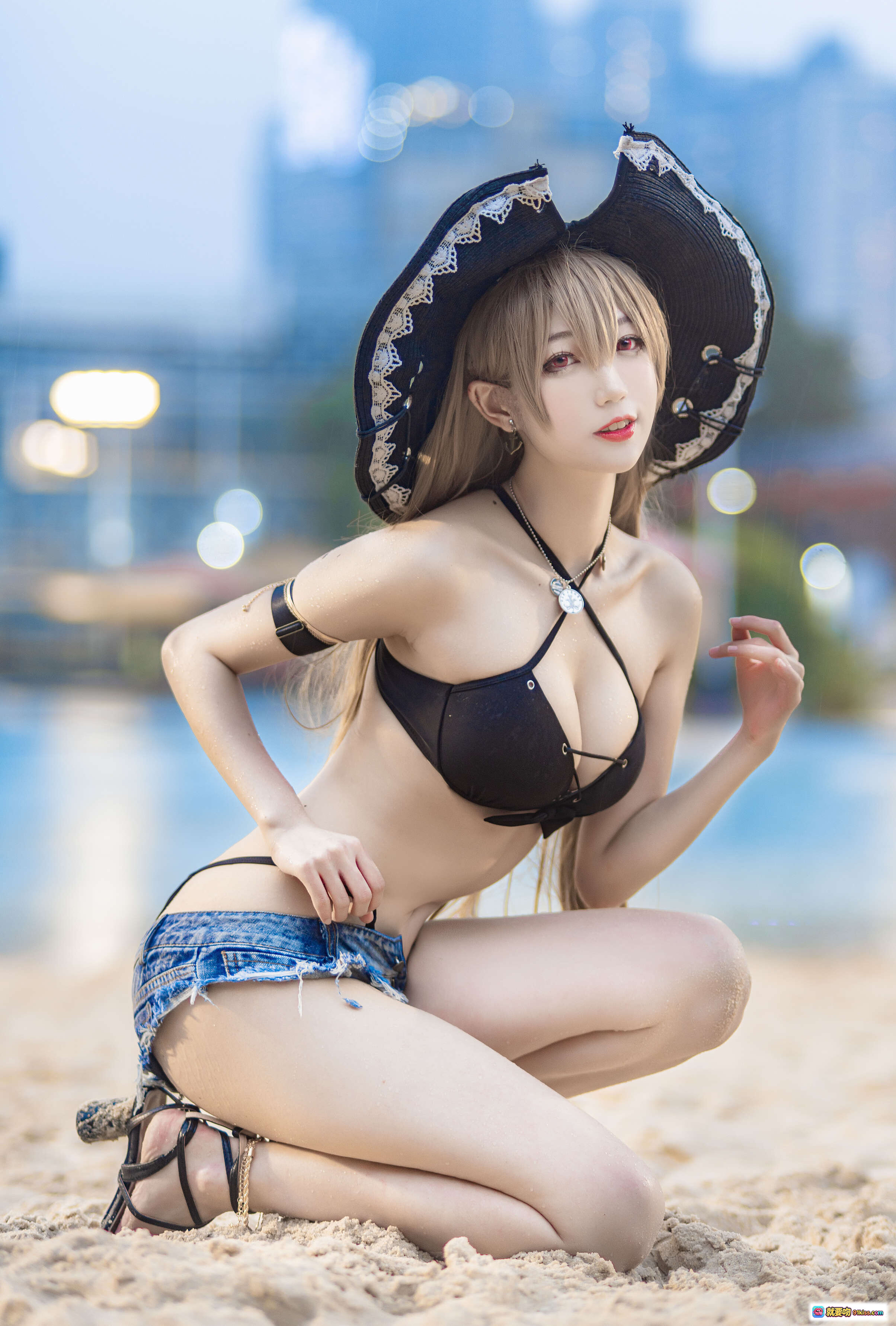 图片[6] - 周叽可爱兔兔NO.002巴尔泳装沙滩写真 时尚宽檐帽牛仔短裤比基尼背影美腿高跟鞋城市海滨风情 - 就要吻