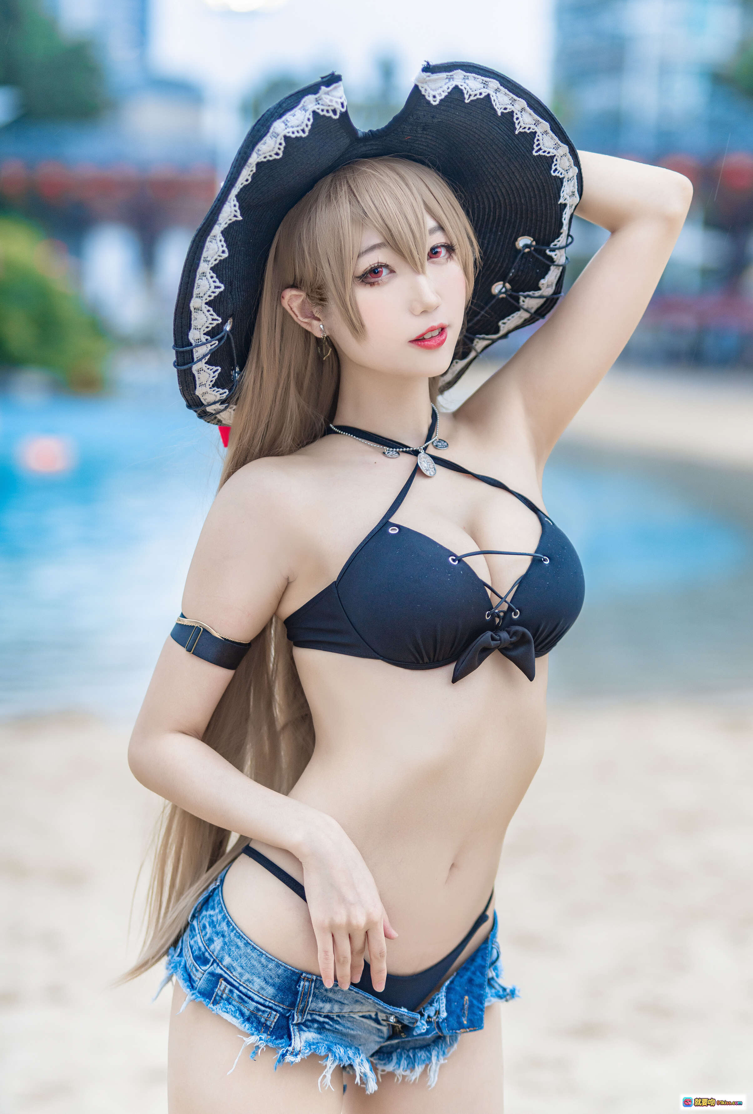 图片[10] - 周叽可爱兔兔NO.002巴尔泳装沙滩写真 时尚宽檐帽牛仔短裤比基尼背影美腿高跟鞋城市海滨风情 - 就要吻
