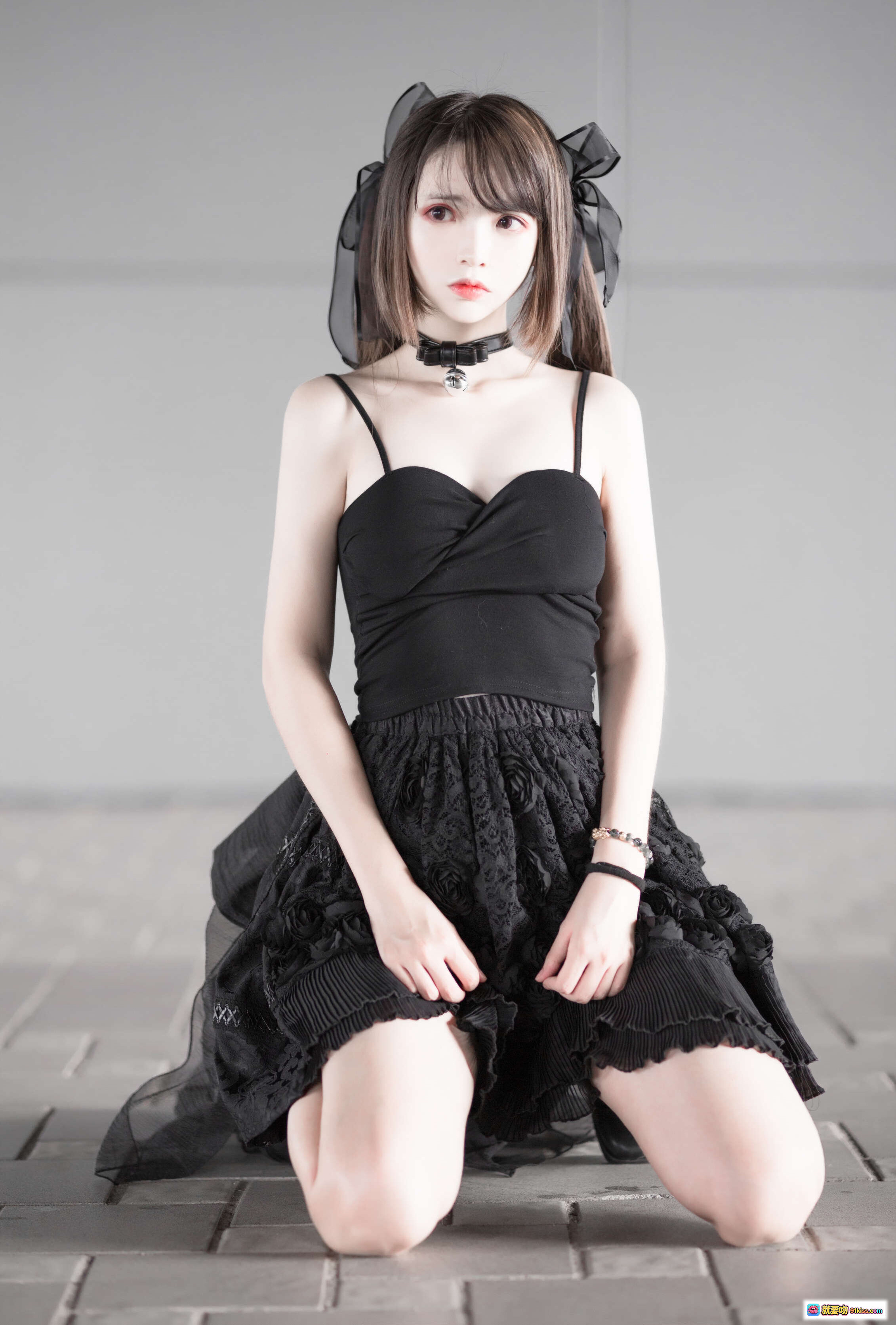 图片[2] - 疯猫ss NO.033 猫耳黑裙洛丽塔写真 猫漫展性感少女跪姿美腿高跟靴 10P高清图集 - 就要吻