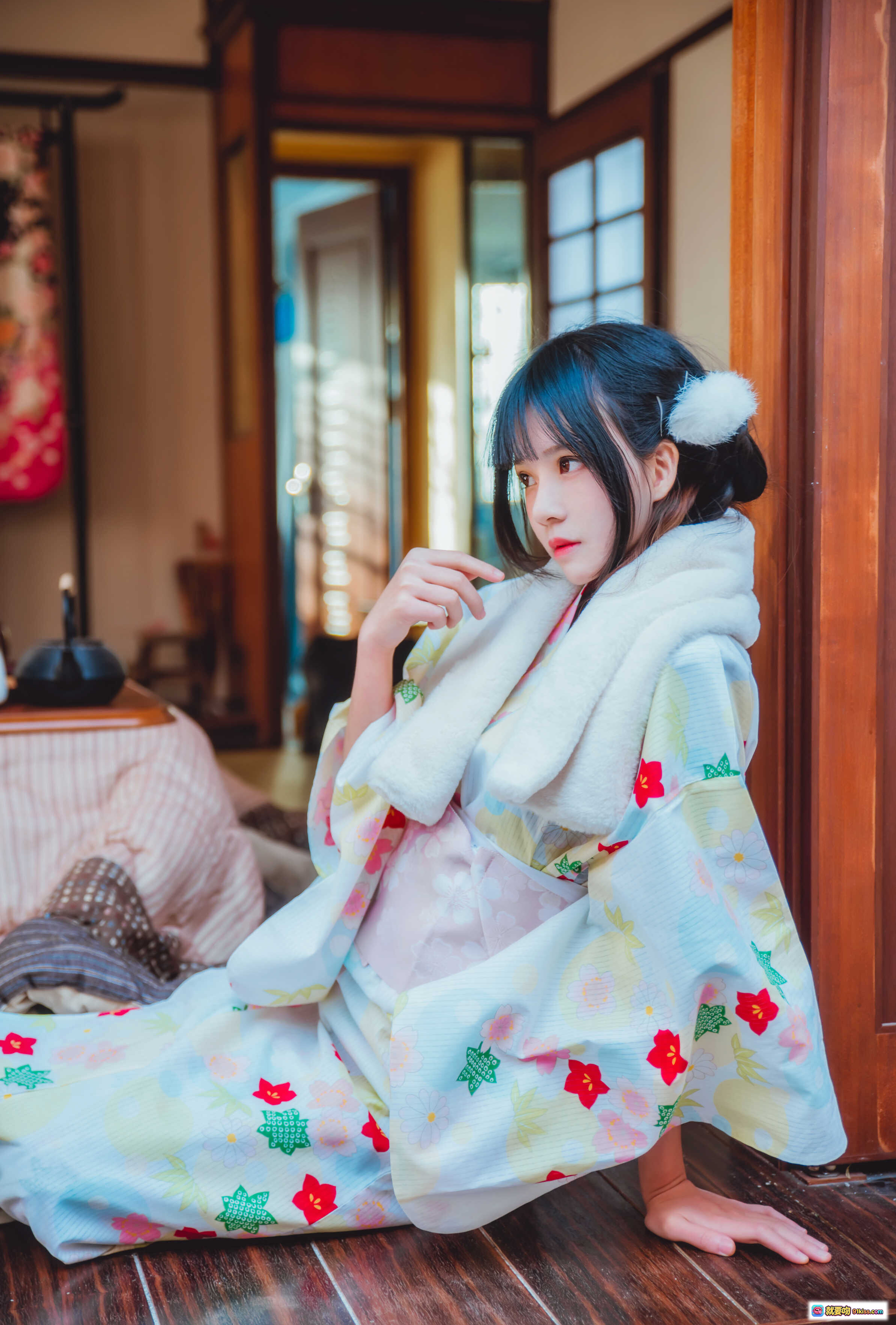 桜桃喵014小少女和风写真｜日式传统浴衣+毛绒围巾｜木质庭院室内拍摄｜清新甜美风格｜92P高清图集 - 就要吻