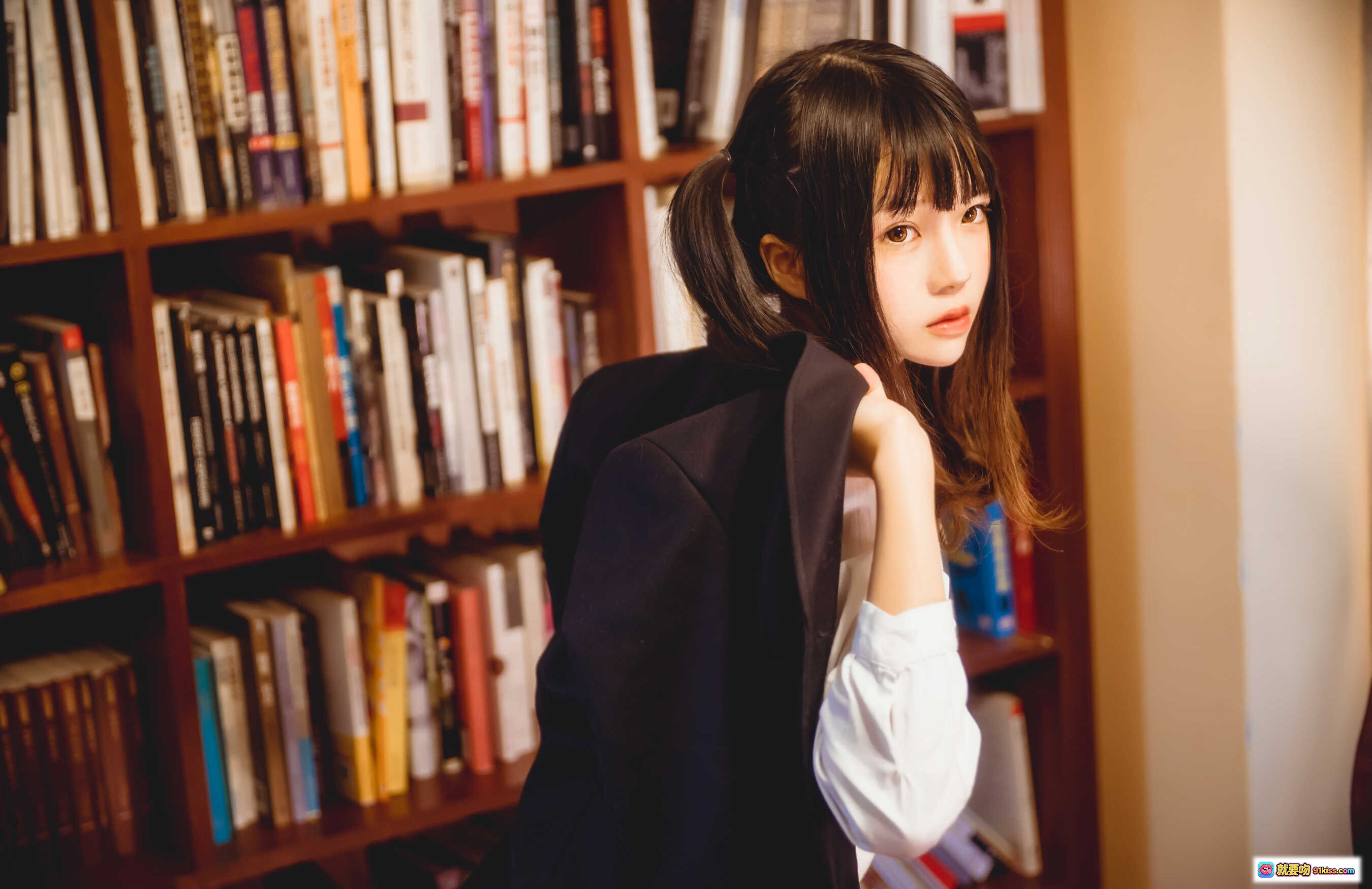 图片[4] - 桜桃喵014小少女和风写真｜日式传统浴衣+毛绒围巾｜木质庭院室内拍摄｜清新甜美风格｜92P高清图集 - 就要吻