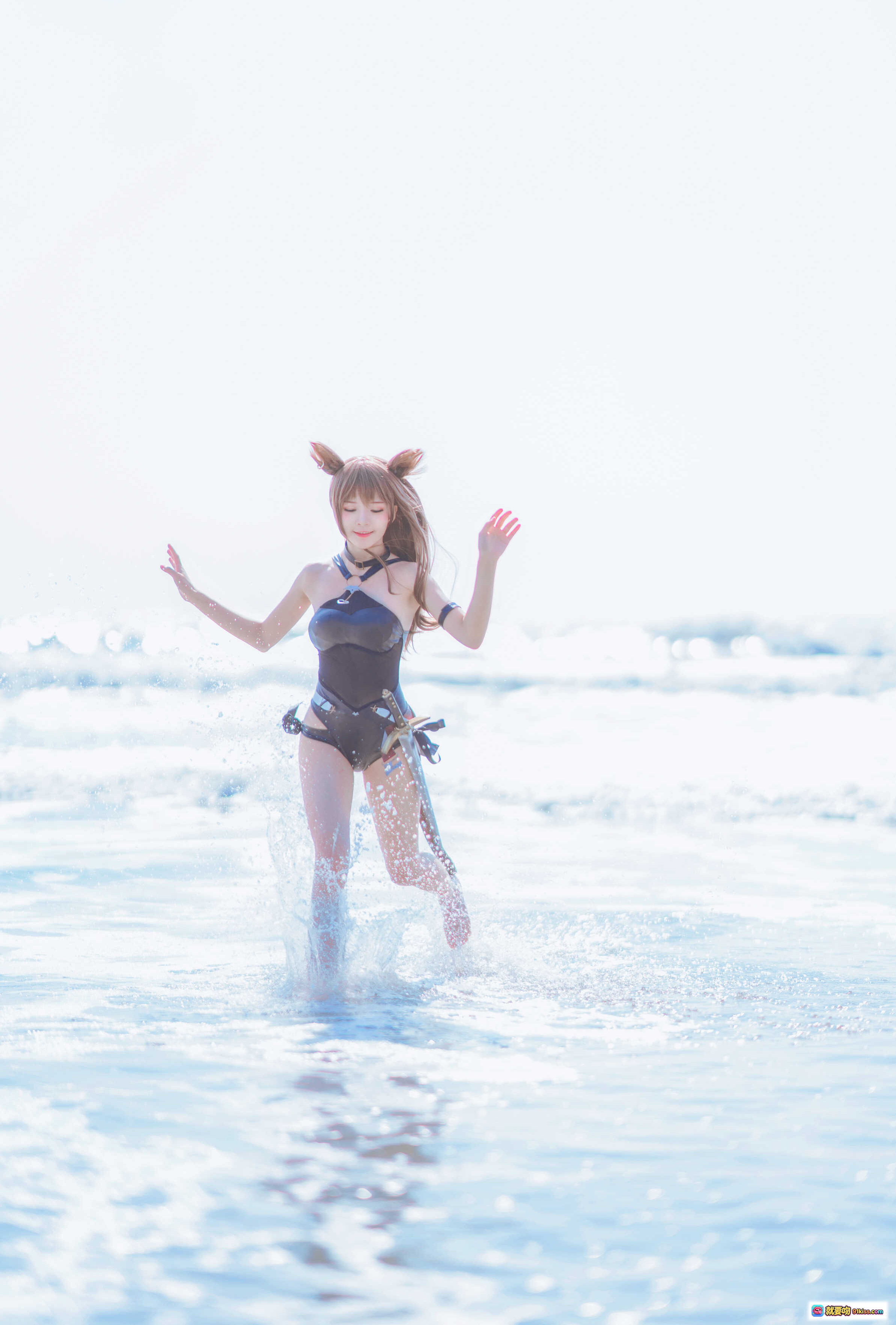 图片[8] - 桜桃喵074天火泳装写真 皮革绑带设计 红纹内衬 侧腰佩剑造型 性感Cosplay美图 - 就要吻