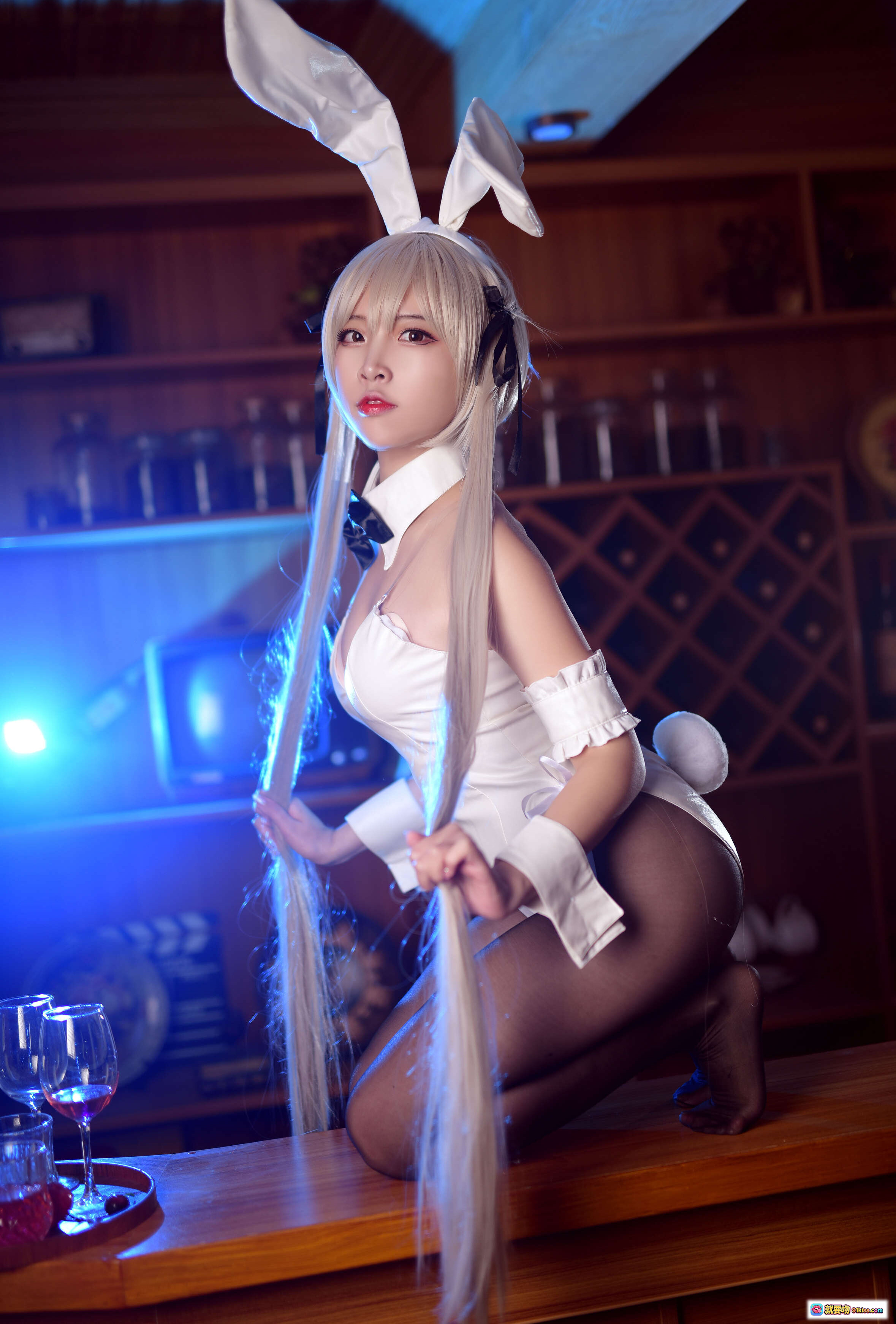 图片[4] - 二佐Nisa NO.050 穹妹兔女郎写真 17P高清 Cosplay 白色兔耳制服 甜美性感 萝莉风 木质吧台场景 氛围灯光 摄影美图 - 就要吻