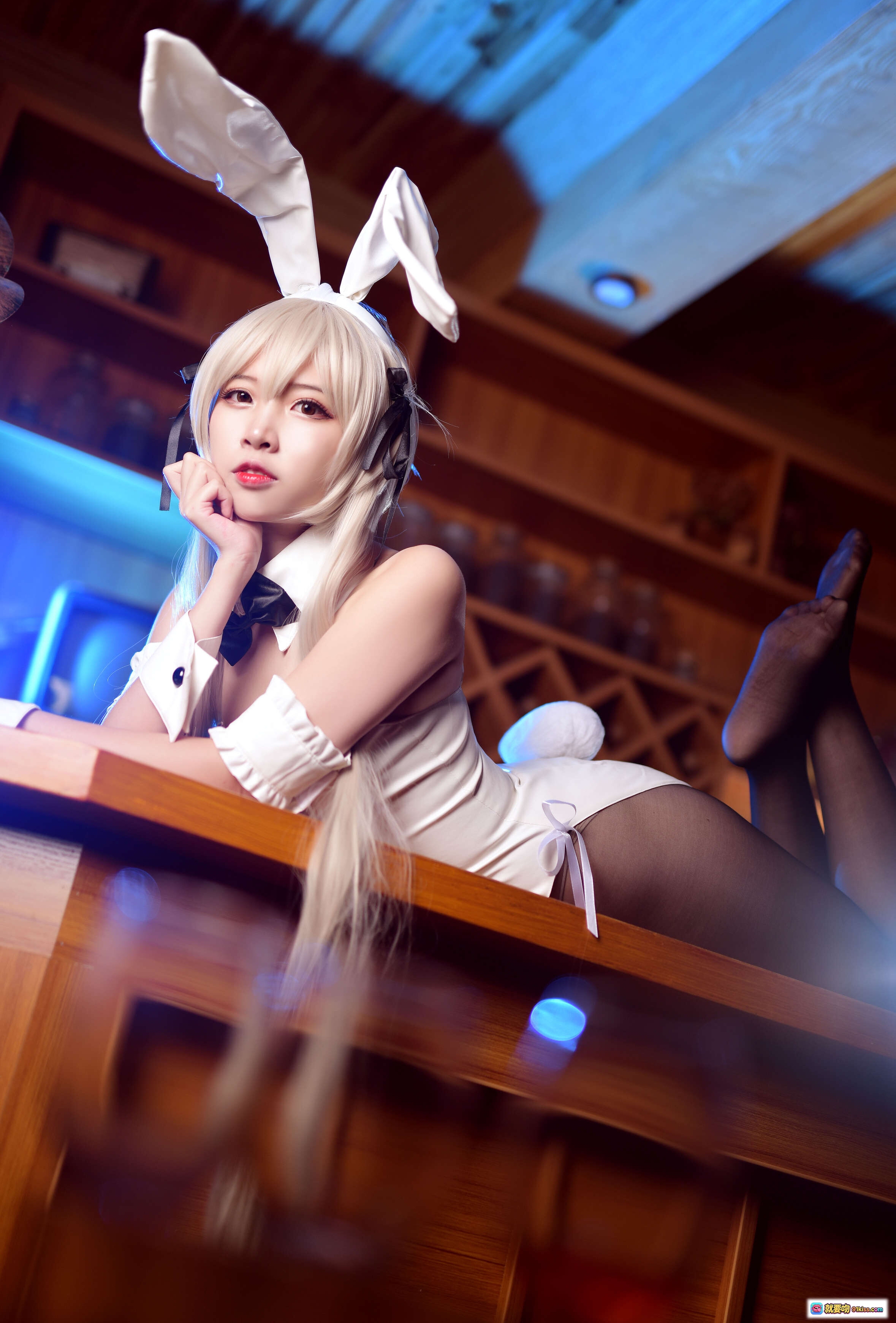 图片[2] - 二佐Nisa NO.050 穹妹兔女郎写真 17P高清 Cosplay 白色兔耳制服 甜美性感 萝莉风 木质吧台场景 氛围灯光 摄影美图 - 就要吻
