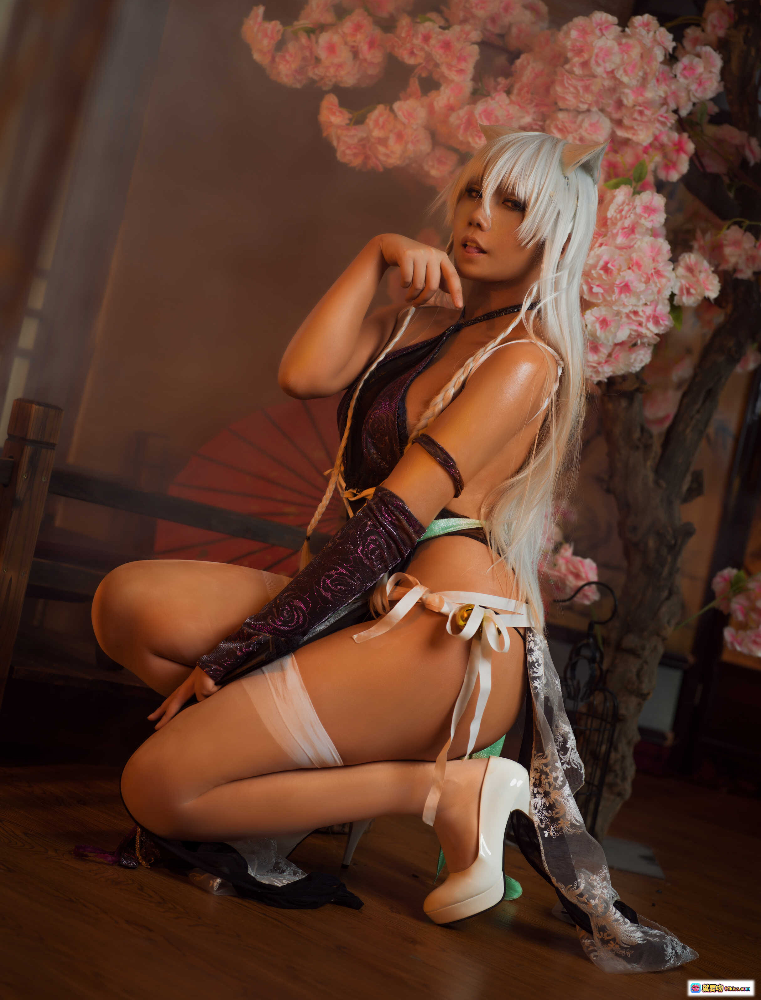 图片[9] - 麻花酱NO.027天命之子木莫娜cos写真｜银发猫耳少女｜日式和风场景｜蕾丝高跟美腿｜26P高清图集 - 就要吻