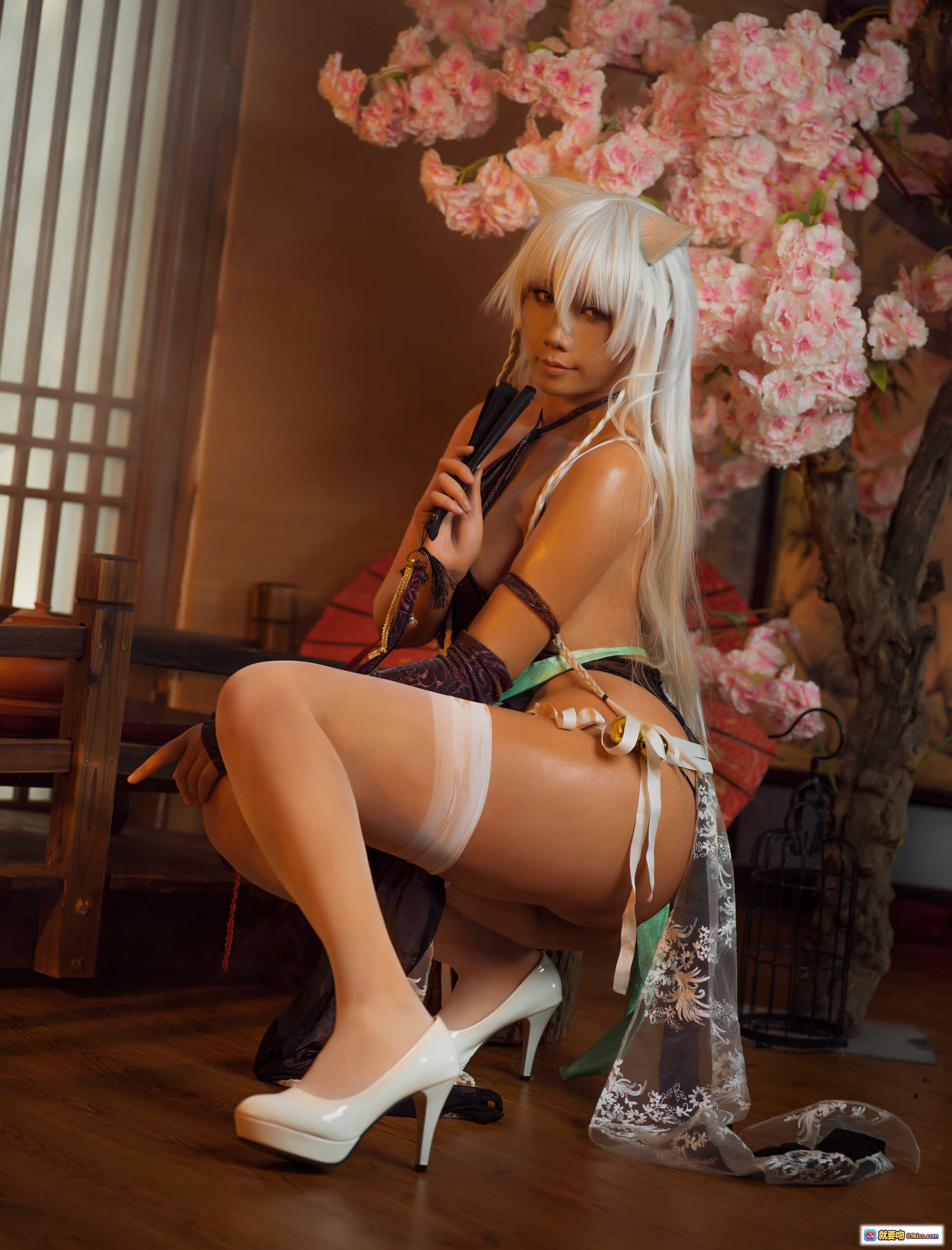 图片[10] - 麻花酱NO.027天命之子木莫娜cos写真｜银发猫耳少女｜日式和风场景｜蕾丝高跟美腿｜26P高清图集 - 就要吻