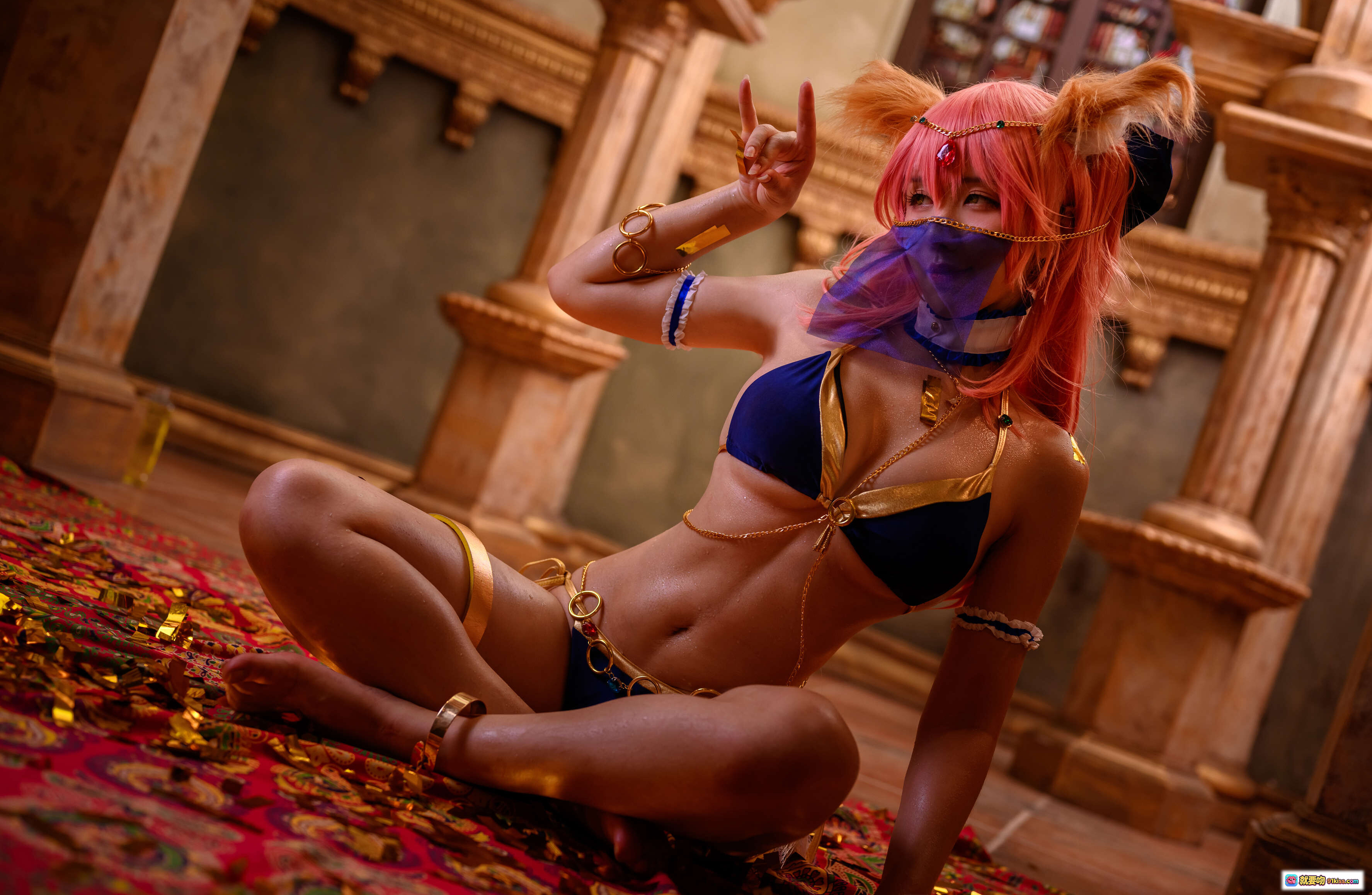 图片[8] - 九曲Jean NO.033 玉藻前Cosplay写真｜粉发狐耳蓝金战衣｜神秘面纱造型｜精致配饰细节｜22P高清图集 - 就要吻