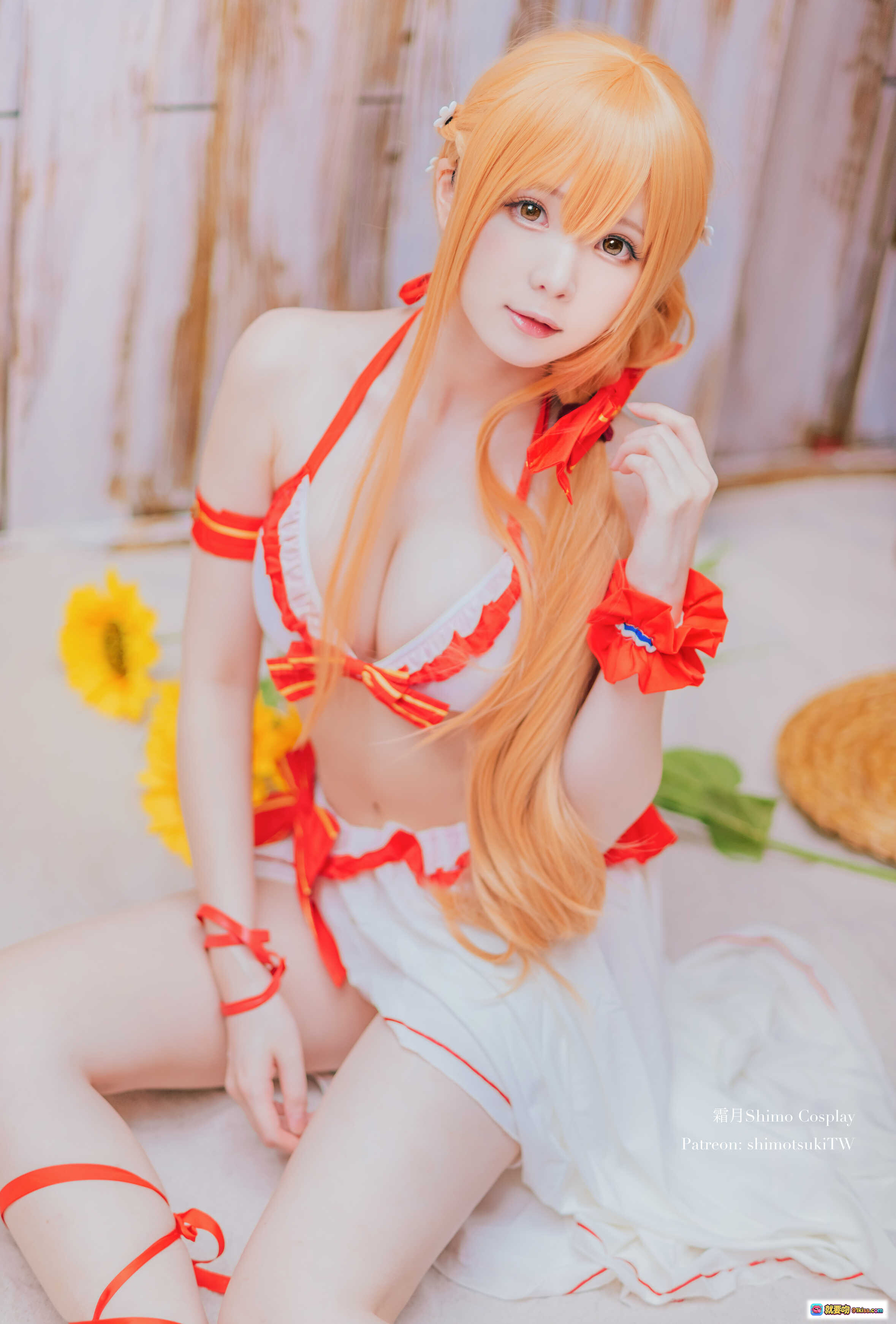 图片[7] - 霜月Shimo Cosplay Asuna泳装写真 | 白红比基尼+围裙造型 | 海滩风场景 | 20P高清图集 - 就要吻