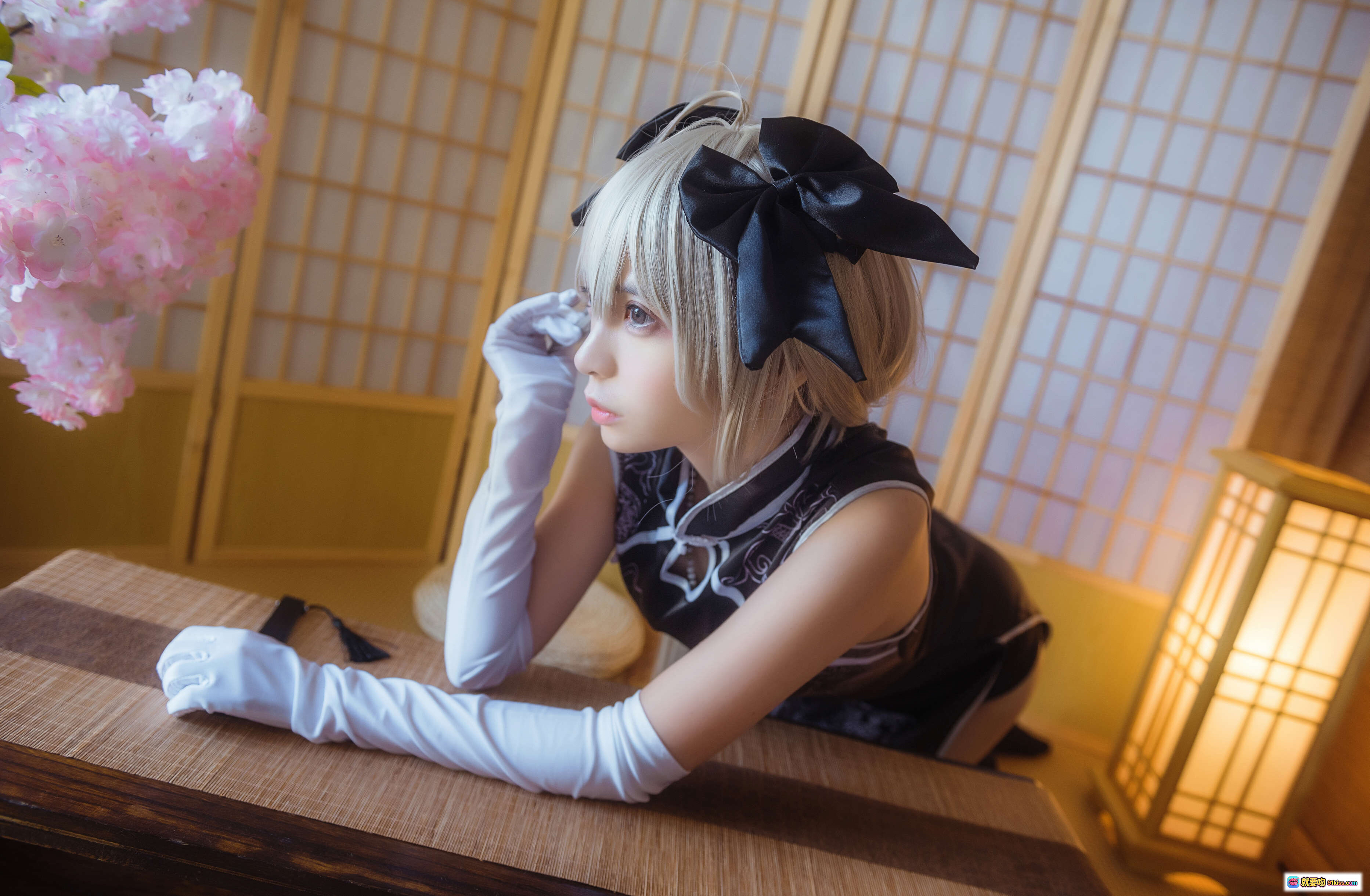 图片[5] - 疯猫ss NO.015 穹妹旗袍写真 | 白发少女日系和风cos | 樱花背景榻榻米场景 | 24P高清图集 - 就要吻