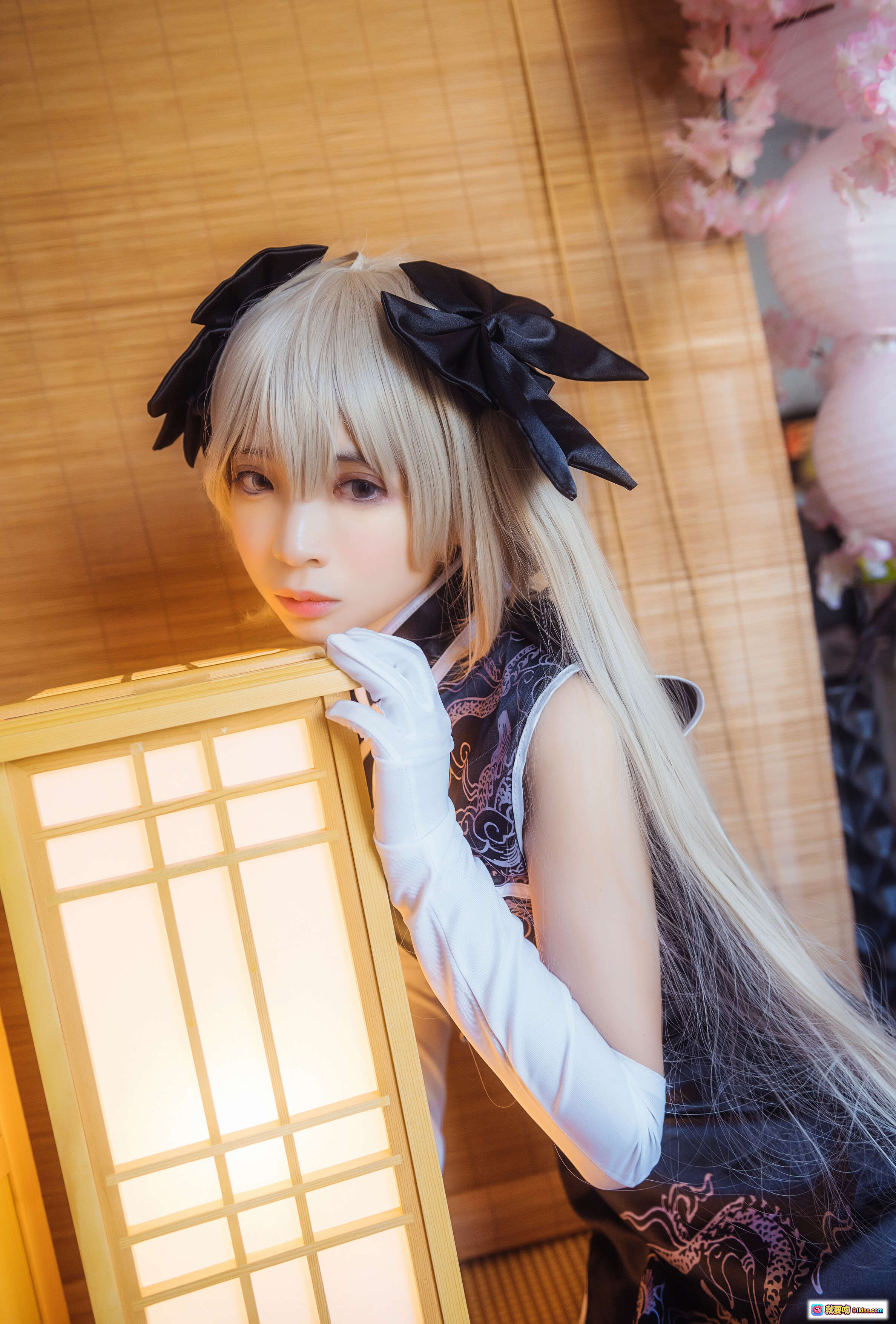 图片[9] - 疯猫ss NO.015 穹妹旗袍写真 | 白发少女日系和风cos | 樱花背景榻榻米场景 | 24P高清图集 - 就要吻