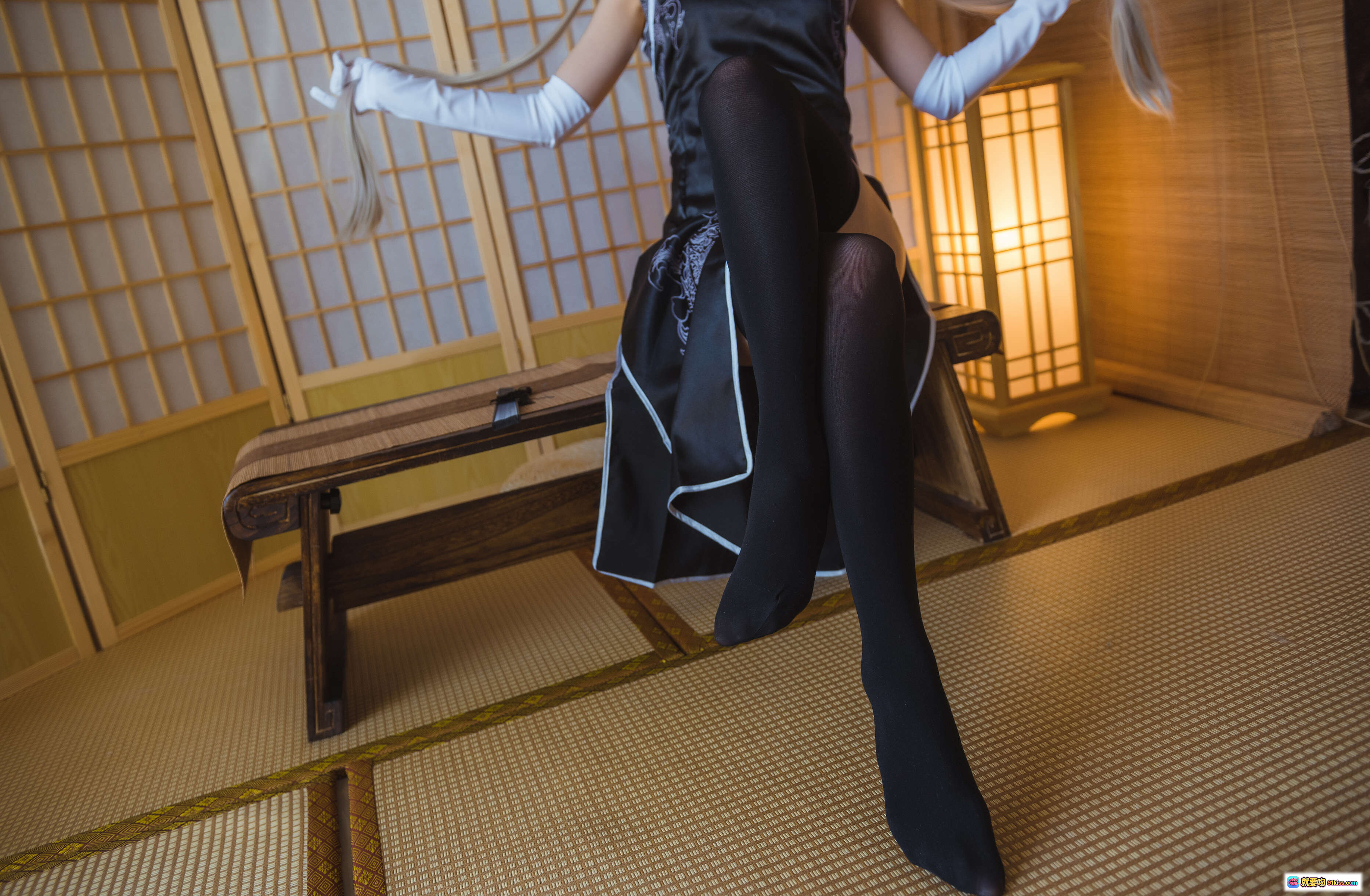 图片[7] - 疯猫ss NO.015 穹妹旗袍写真 | 白发少女日系和风cos | 樱花背景榻榻米场景 | 24P高清图集 - 就要吻