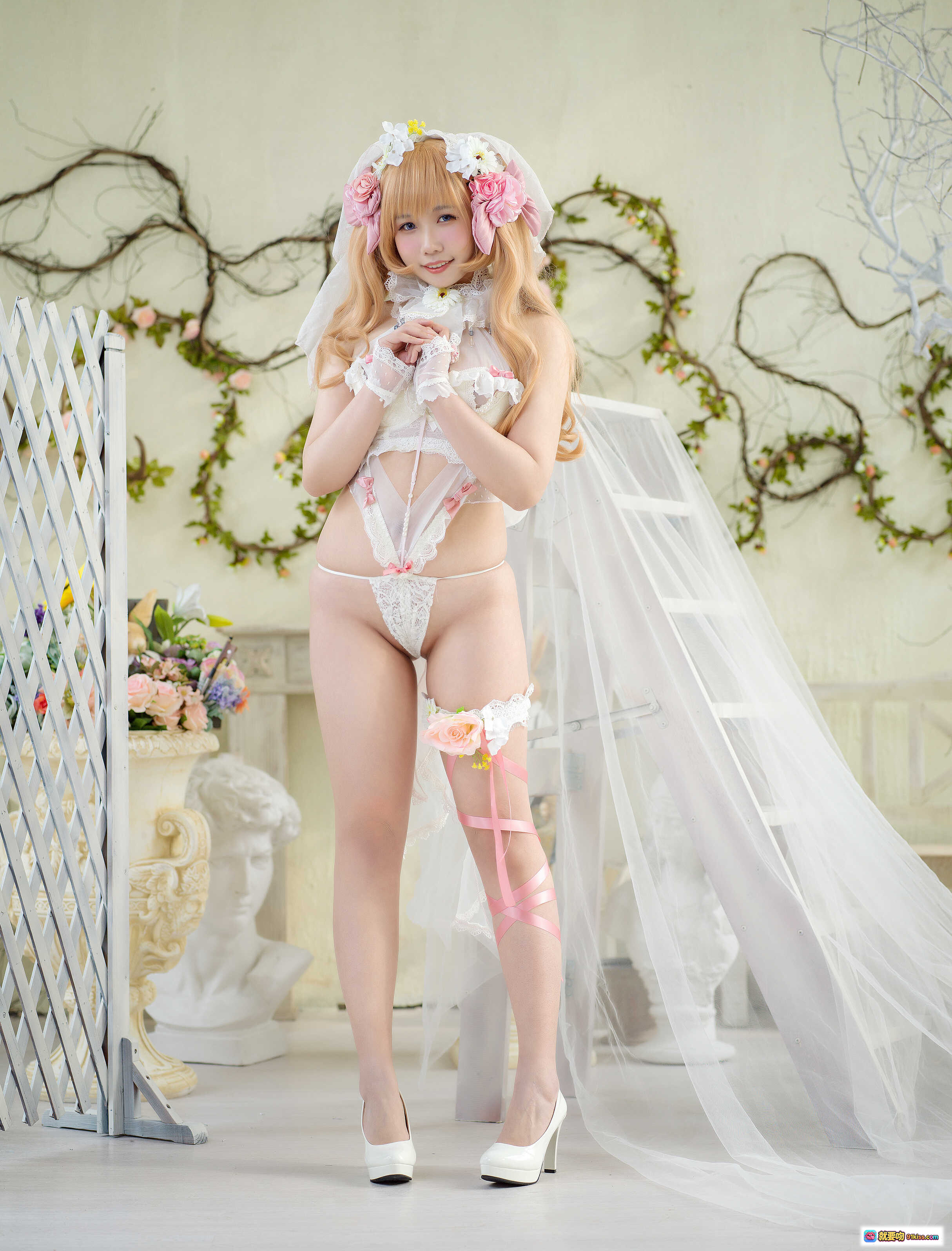 图片[5] - 麻花酱NO.026天命之子赫葵特cos写真｜白纱蕾丝内衣+粉色蝴蝶结+花环少女风+高跟美腿+精致妆容+唯美床拍场景 - 就要吻