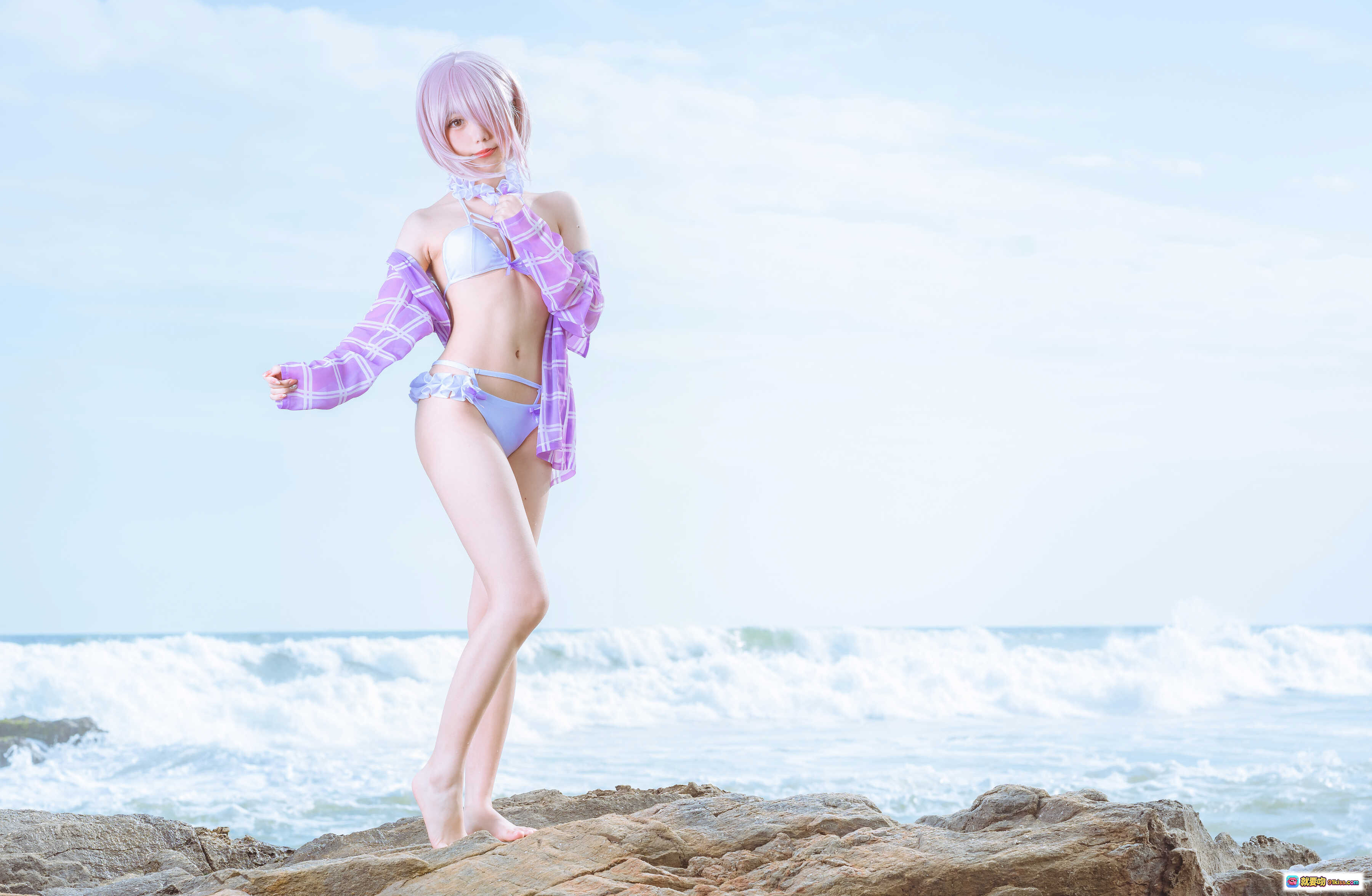 图片[2] - 海边玛修cosplay写真｜果咩酱w NO.018｜紫格衬衫比基尼｜岩石海岸浪花背景｜35P高清图集 - 就要吻