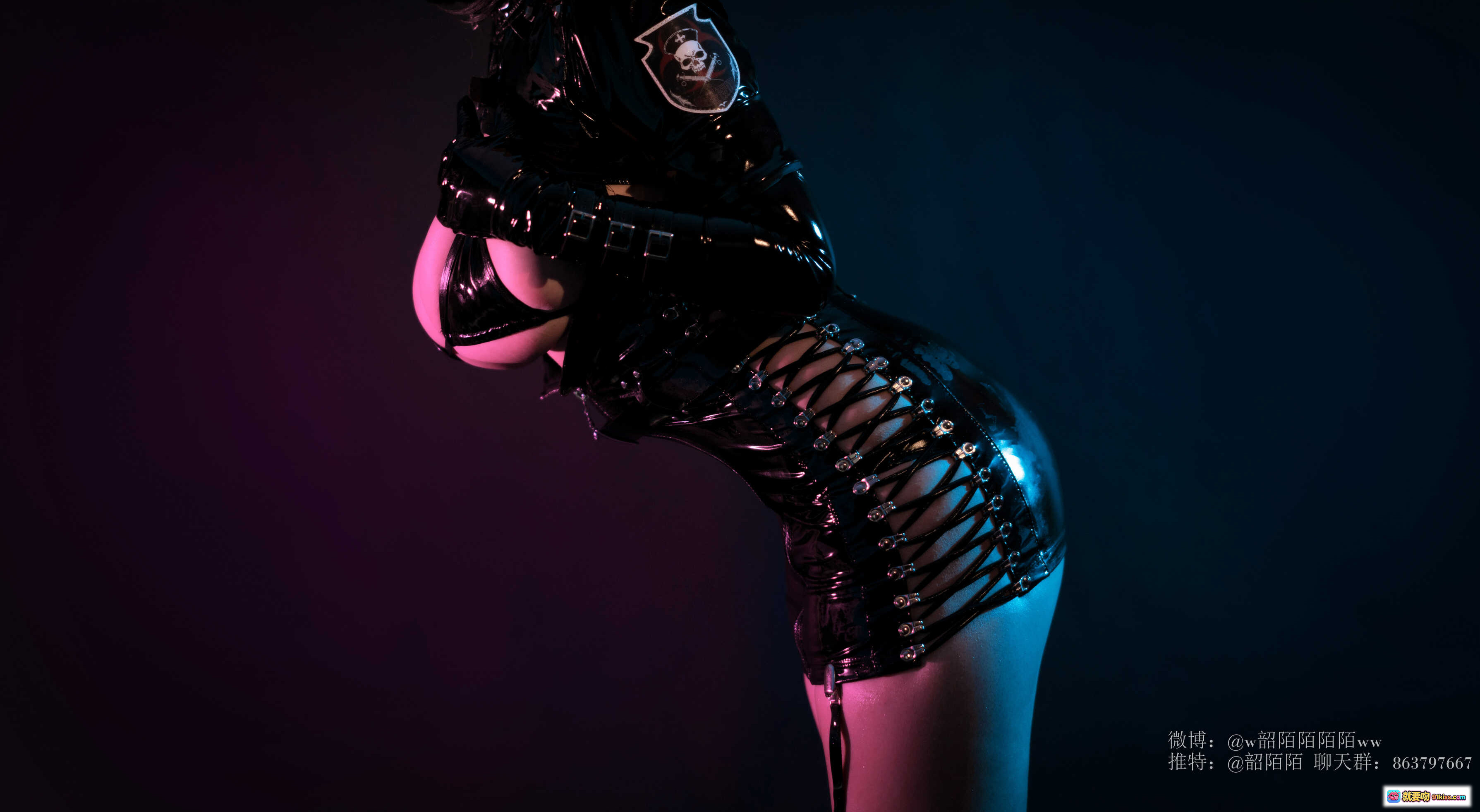 韶陌陌NO.007护士主题写真32P416MB 黑色皮质镂空紧身衣 紫蓝光影性感侧拍 时尚暗黑风摄影集 - 就要吻