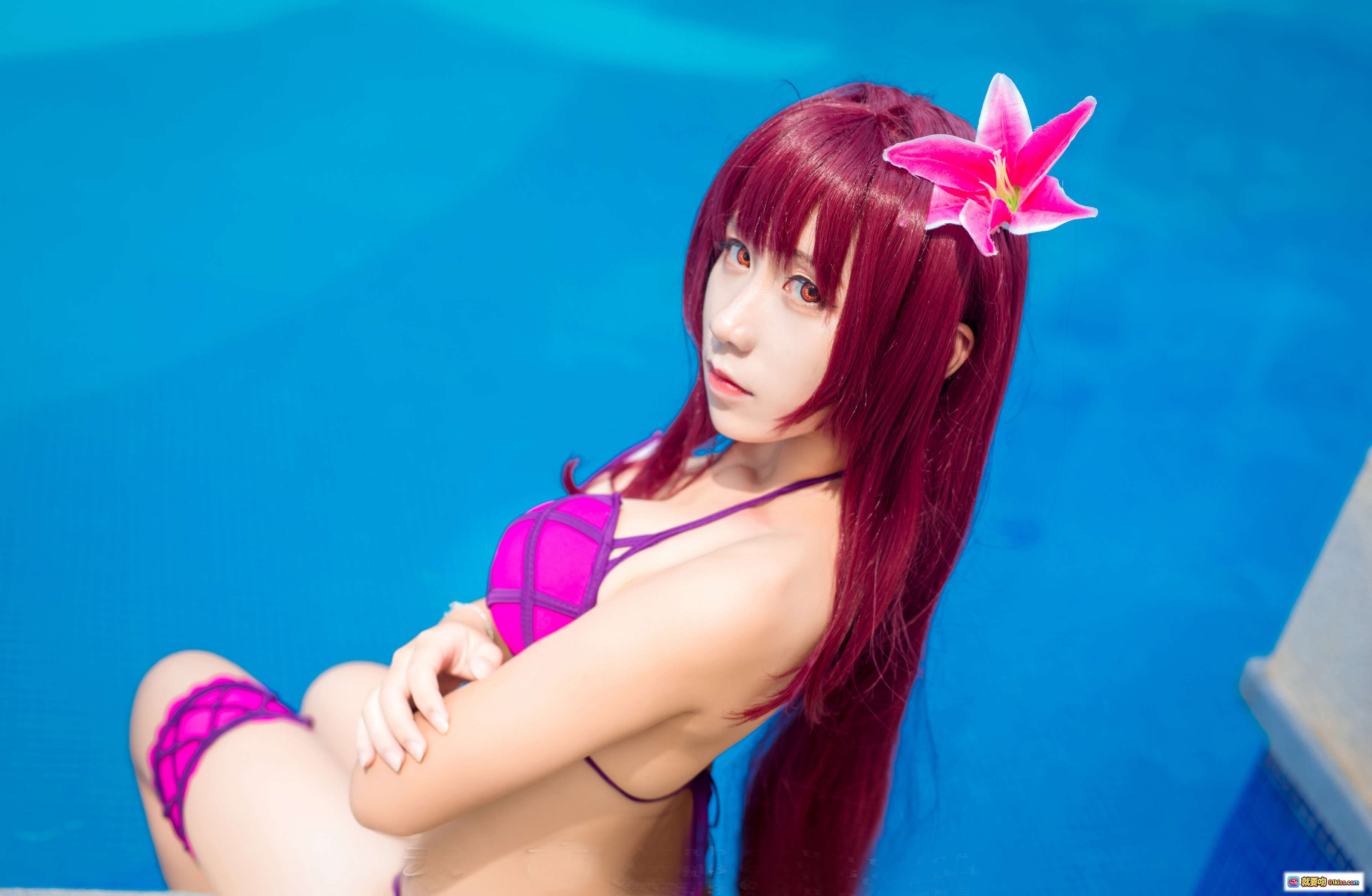 图片[2] - 九曲Jean NO.019 斯卡哈泳装Cosplay 红发少女粉紫比基尼沙滩写真 9P高清图集 - 就要吻
