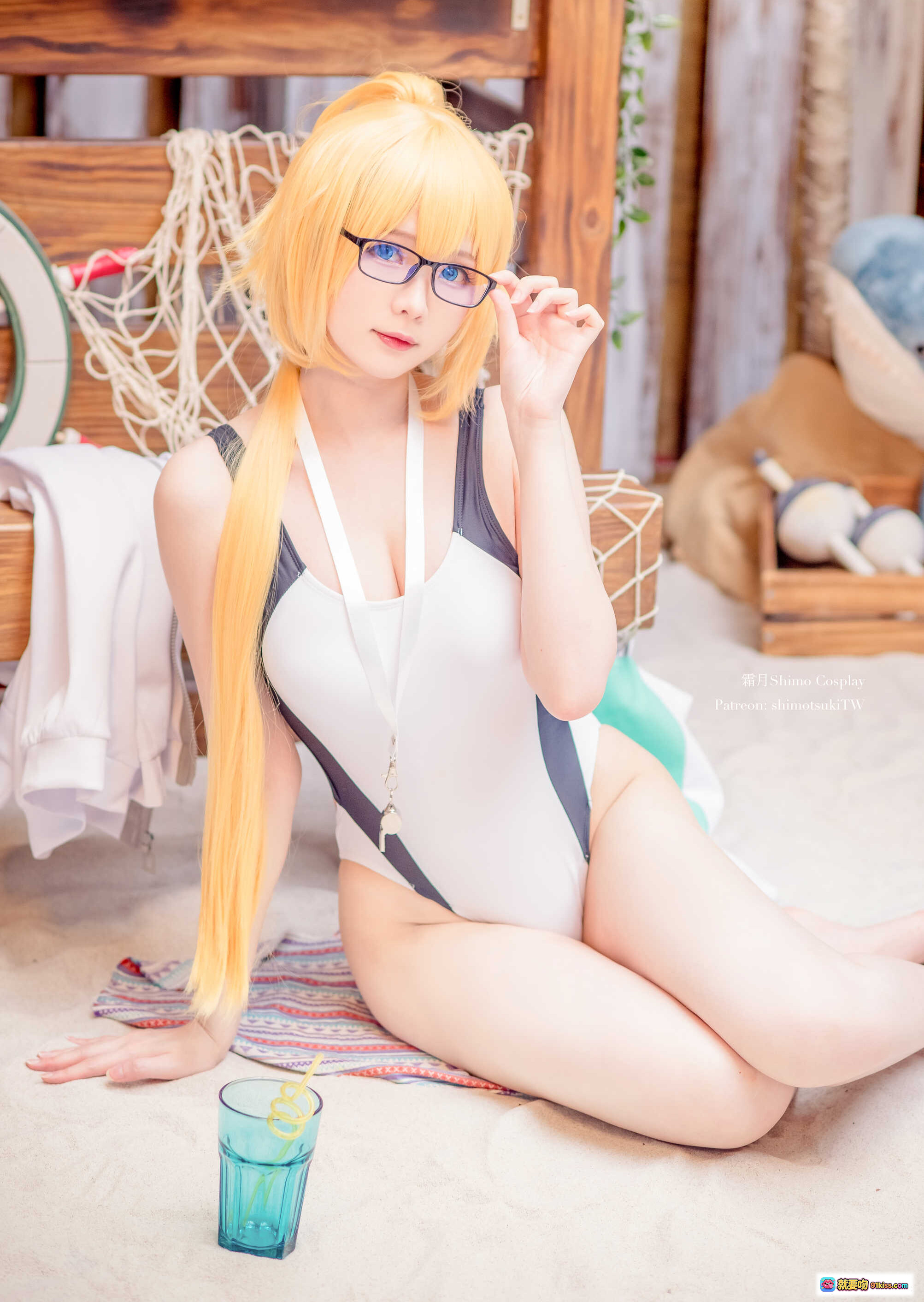 图片[5] - 霜月shimo Cosplay贞德NO.003 金发眼镜少女 白色露肩装 沙滩椅写真 13P高清图集 - 就要吻