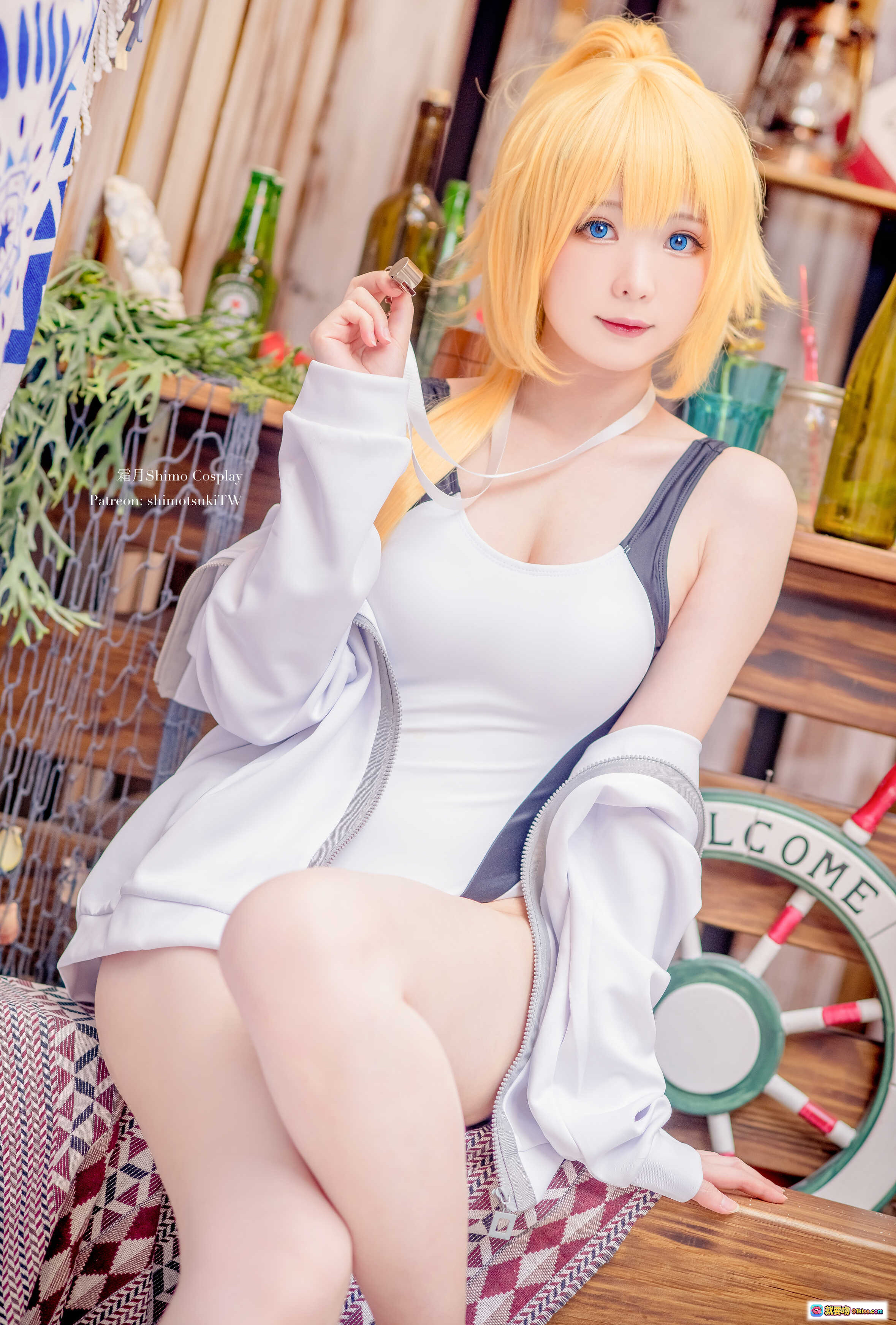 图片[9] - 霜月shimo Cosplay贞德NO.003 金发眼镜少女 白色露肩装 沙滩椅写真 13P高清图集 - 就要吻