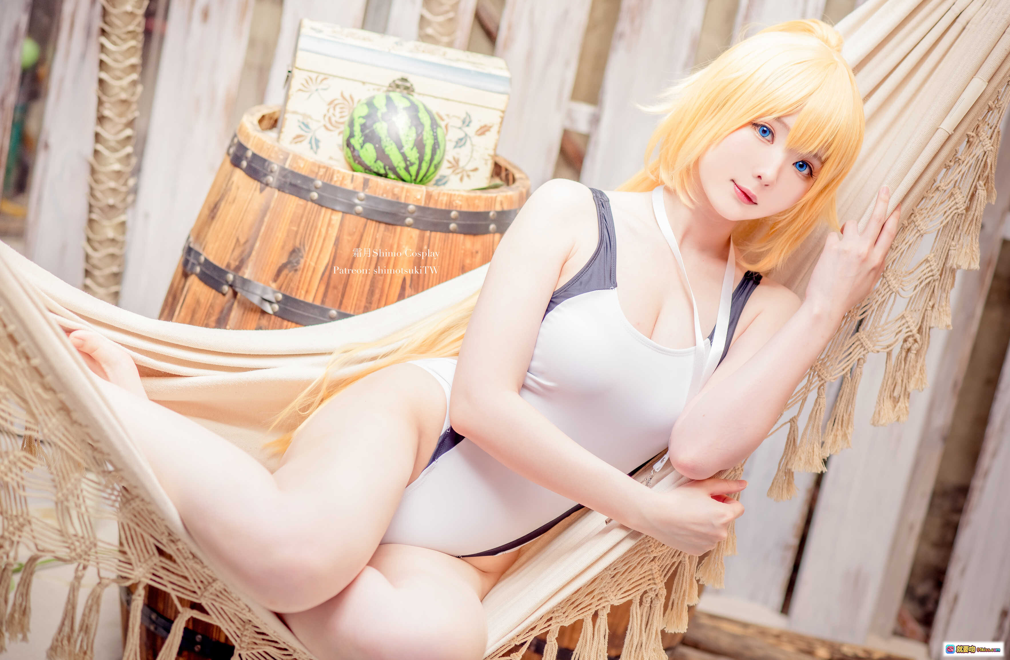 图片[3] - 霜月shimo Cosplay贞德NO.003 金发眼镜少女 白色露肩装 沙滩椅写真 13P高清图集 - 就要吻