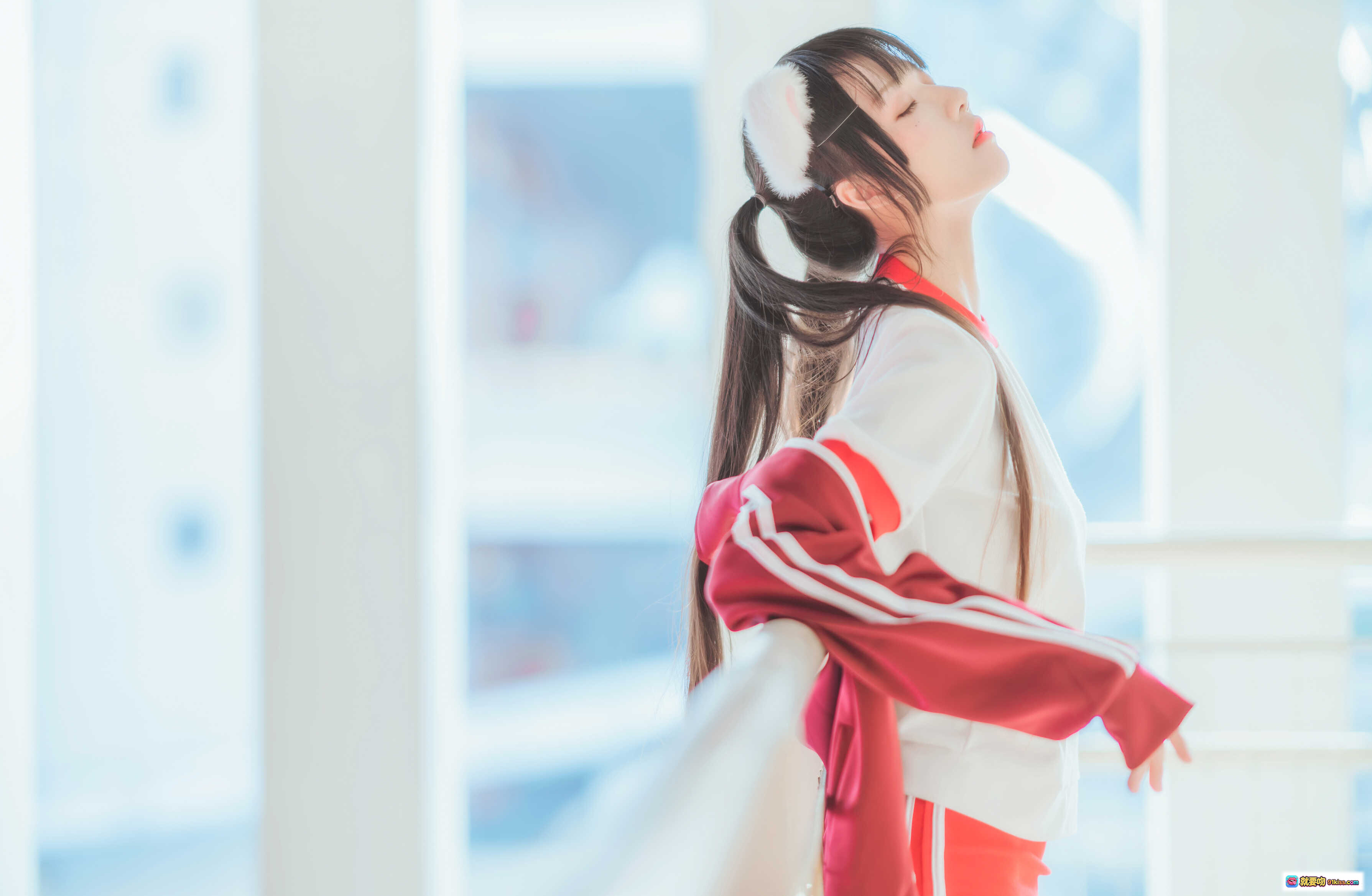 图片[10] - 桜桃喵030红色体操服cos写真｜猫耳少女跪姿光影美拍｜校园风制服白袜橙鞋44P高清图集 - 就要吻