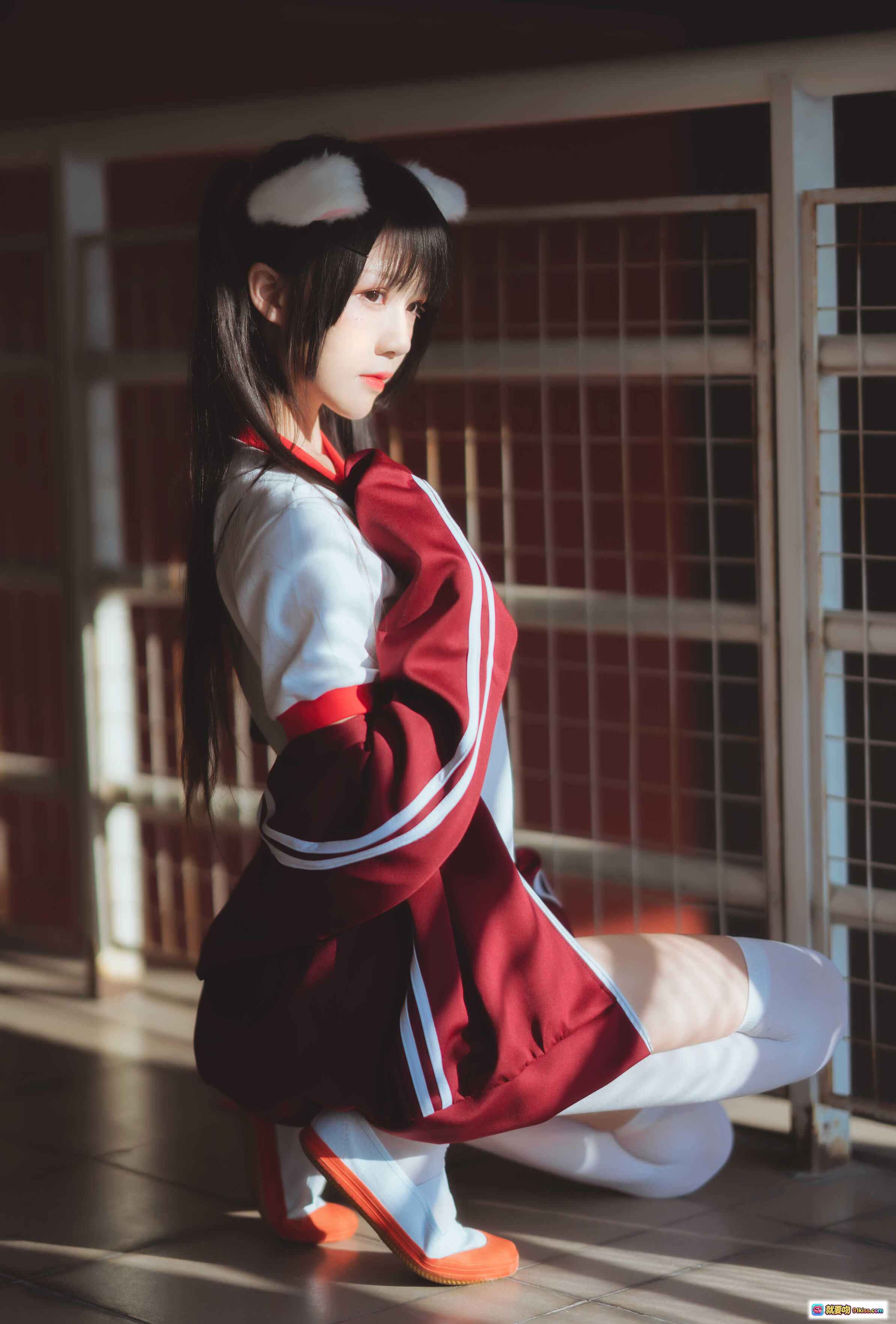 桜桃喵030红色体操服cos写真｜猫耳少女跪姿光影美拍｜校园风制服白袜橙鞋44P高清图集 - 就要吻