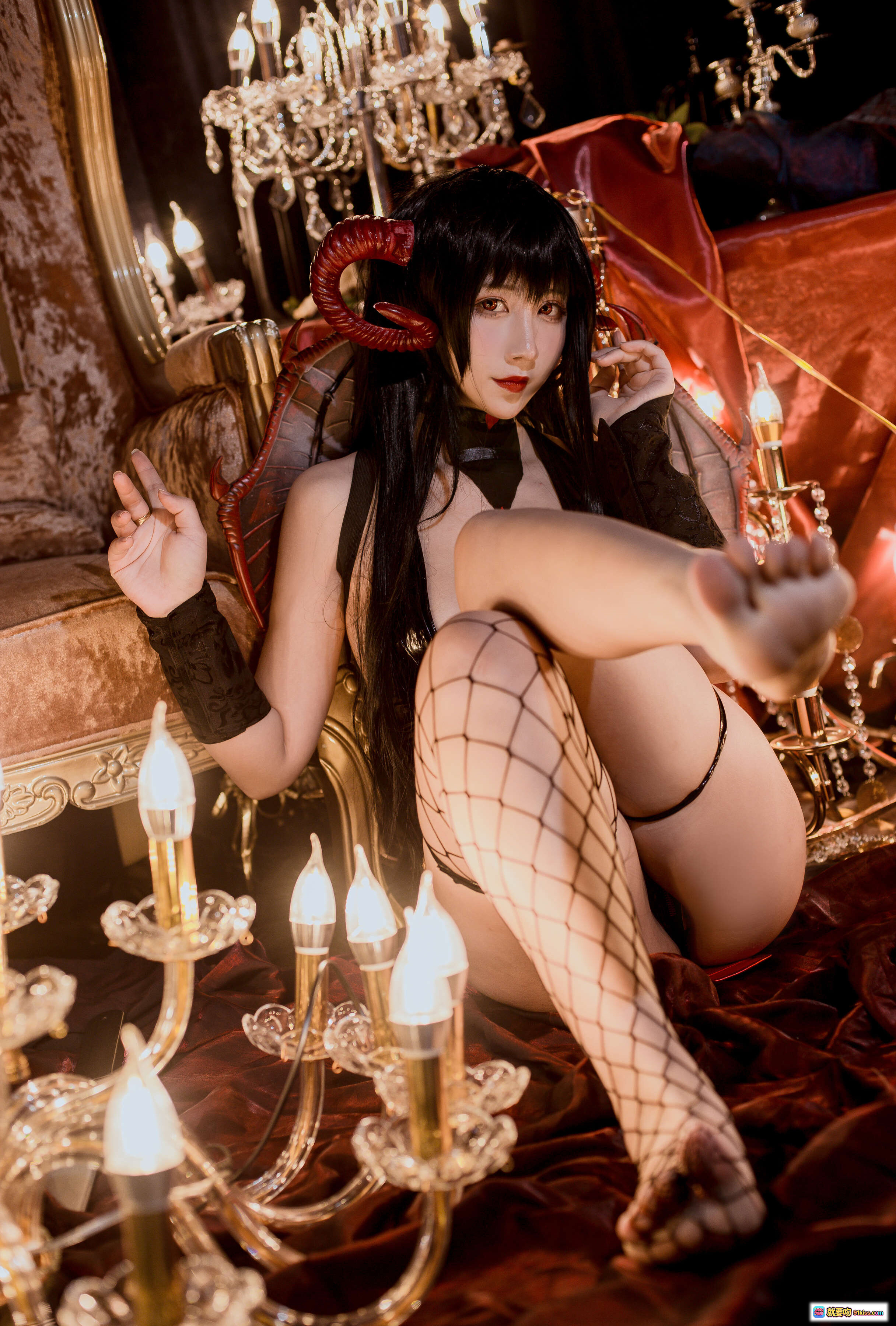 图片[2] - 九曲Jean NO.044 大凤魅魔写真｜黑丝网袜+哥特风+华丽吊灯+复古沙发+暗黑美学34P高清图集 - 就要吻