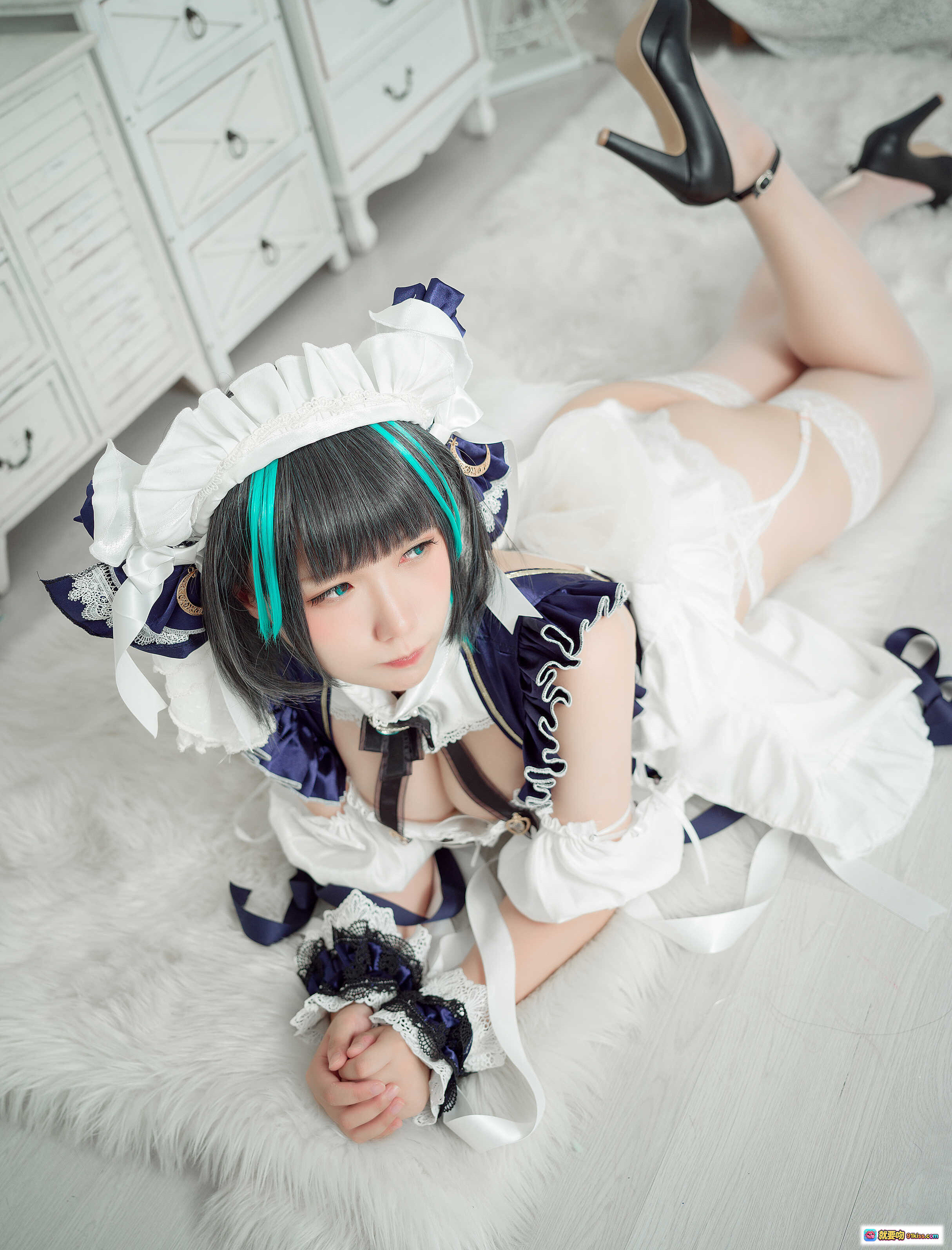 图片[10] - 麻花酱NO.019柴郡cosplay写真｜蓝白女仆装+蕾丝长袜+高跟鞋+甜美 wink 姿态｜30P高清图集 - 就要吻