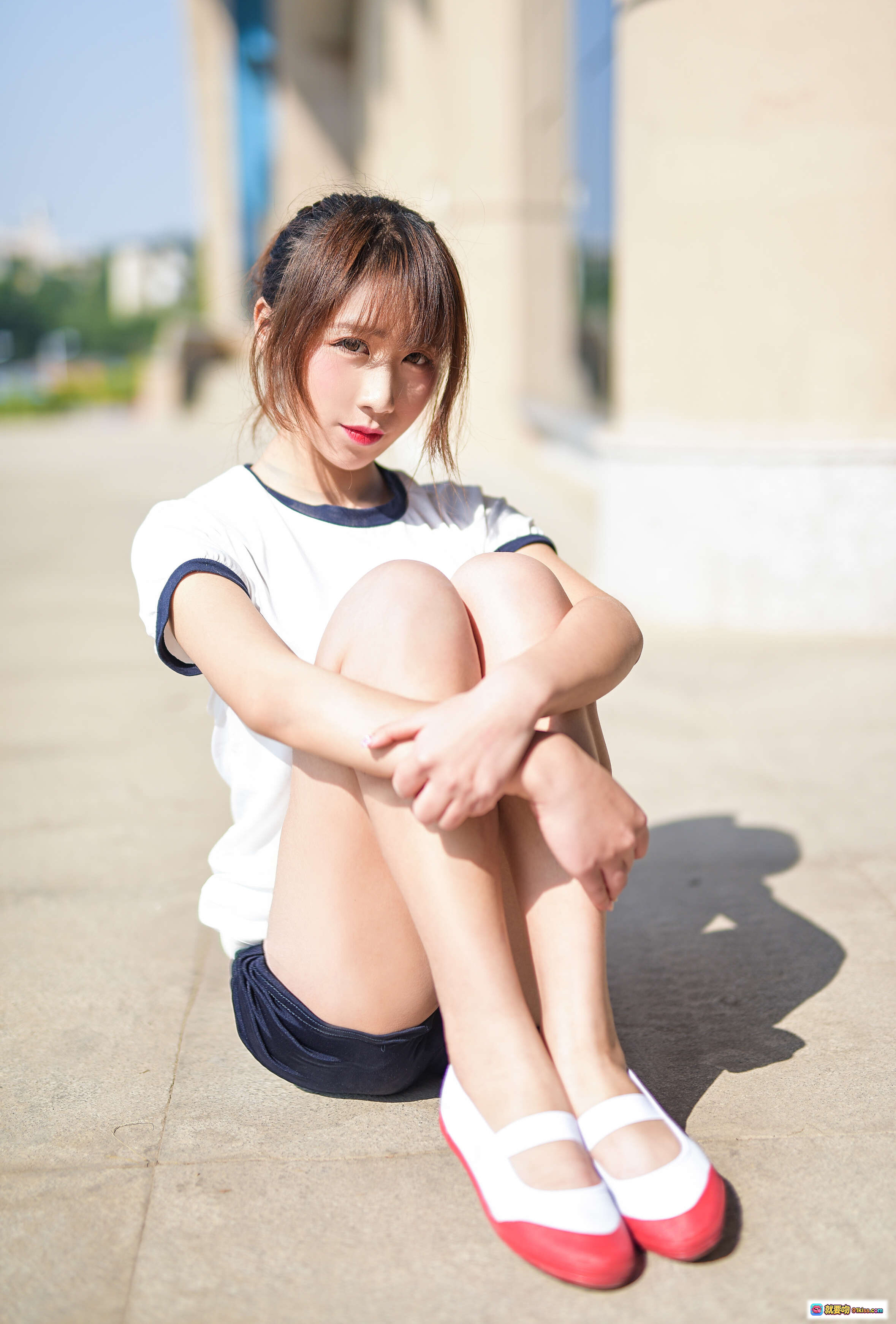 图片[3] - 九曲Jean NO.021 体操服写真 40P高清美图 阳光床照 腹肌线条 深蓝短裤 白色T恤 时尚性感私房照 - 就要吻