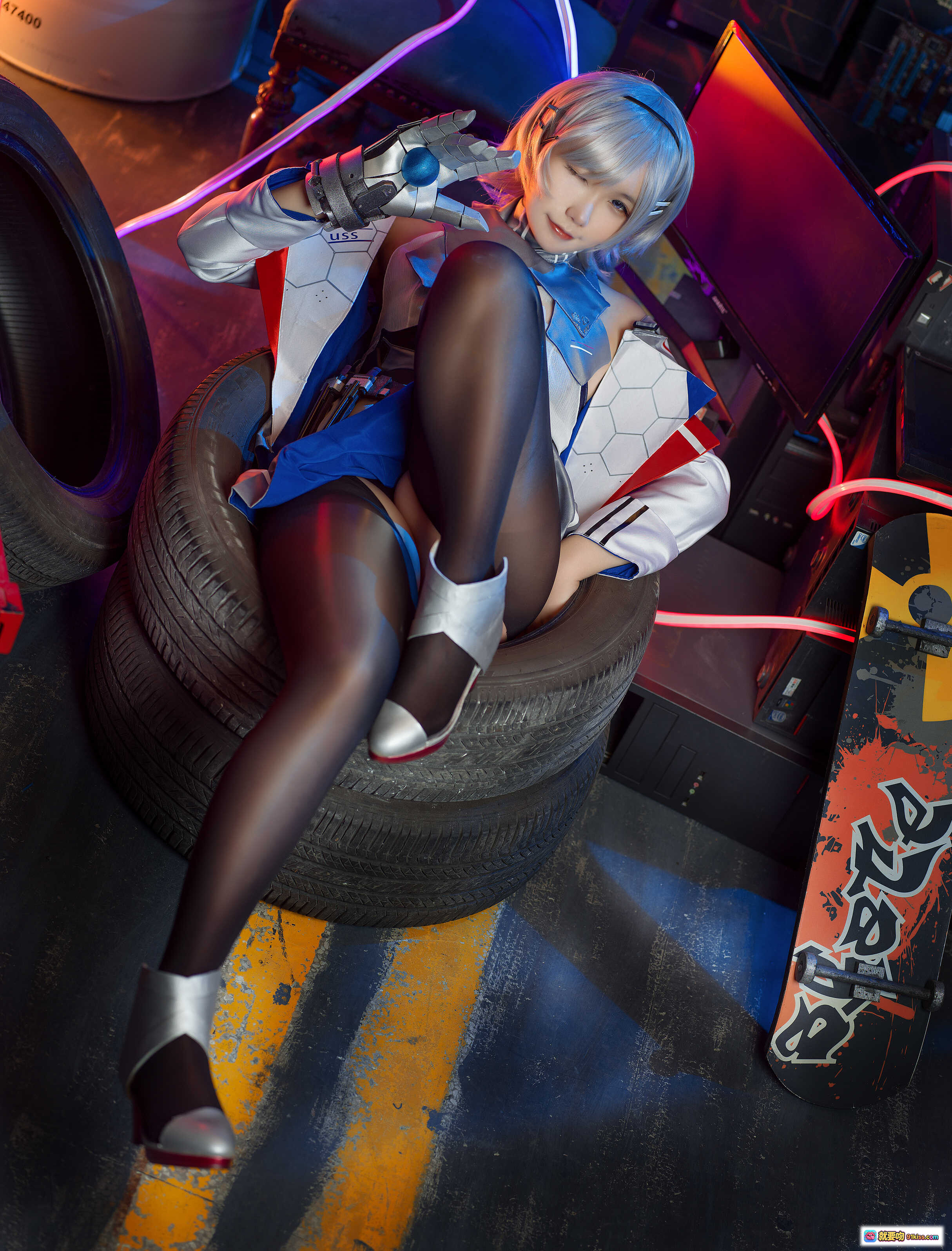 图片[2] - 麻花酱NO.002里诺原皮Cosplay写真｜赛博朋克风黑丝美腿｜机械臂轮胎场景｜20P高清图集 - 就要吻