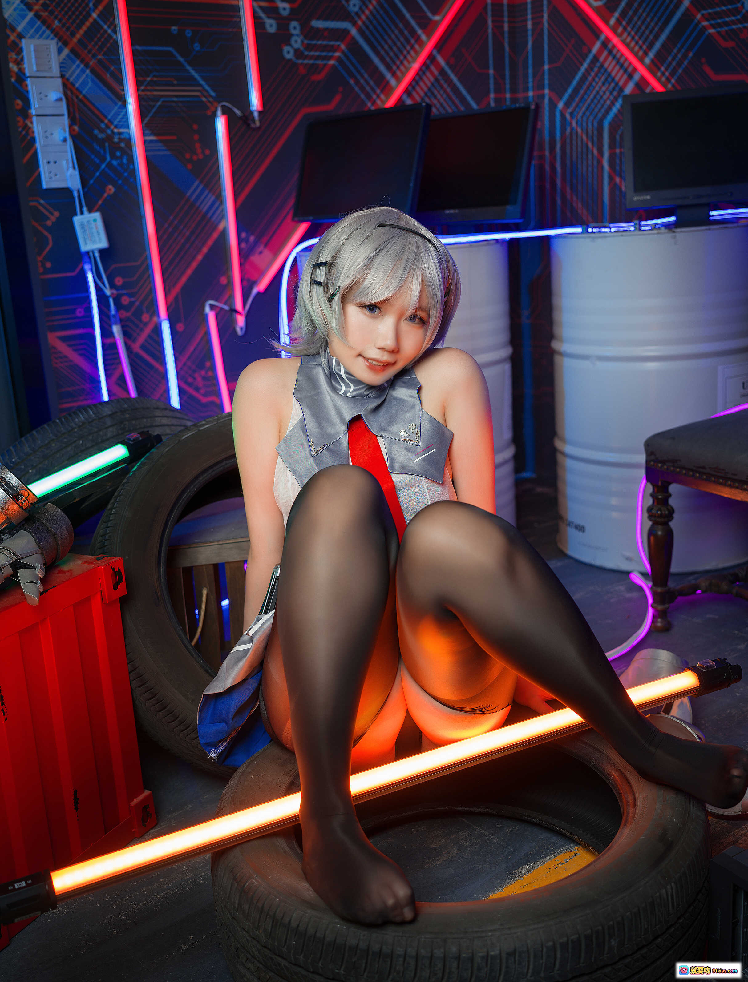 图片[10] - 麻花酱NO.002里诺原皮Cosplay写真｜赛博朋克风黑丝美腿｜机械臂轮胎场景｜20P高清图集 - 就要吻