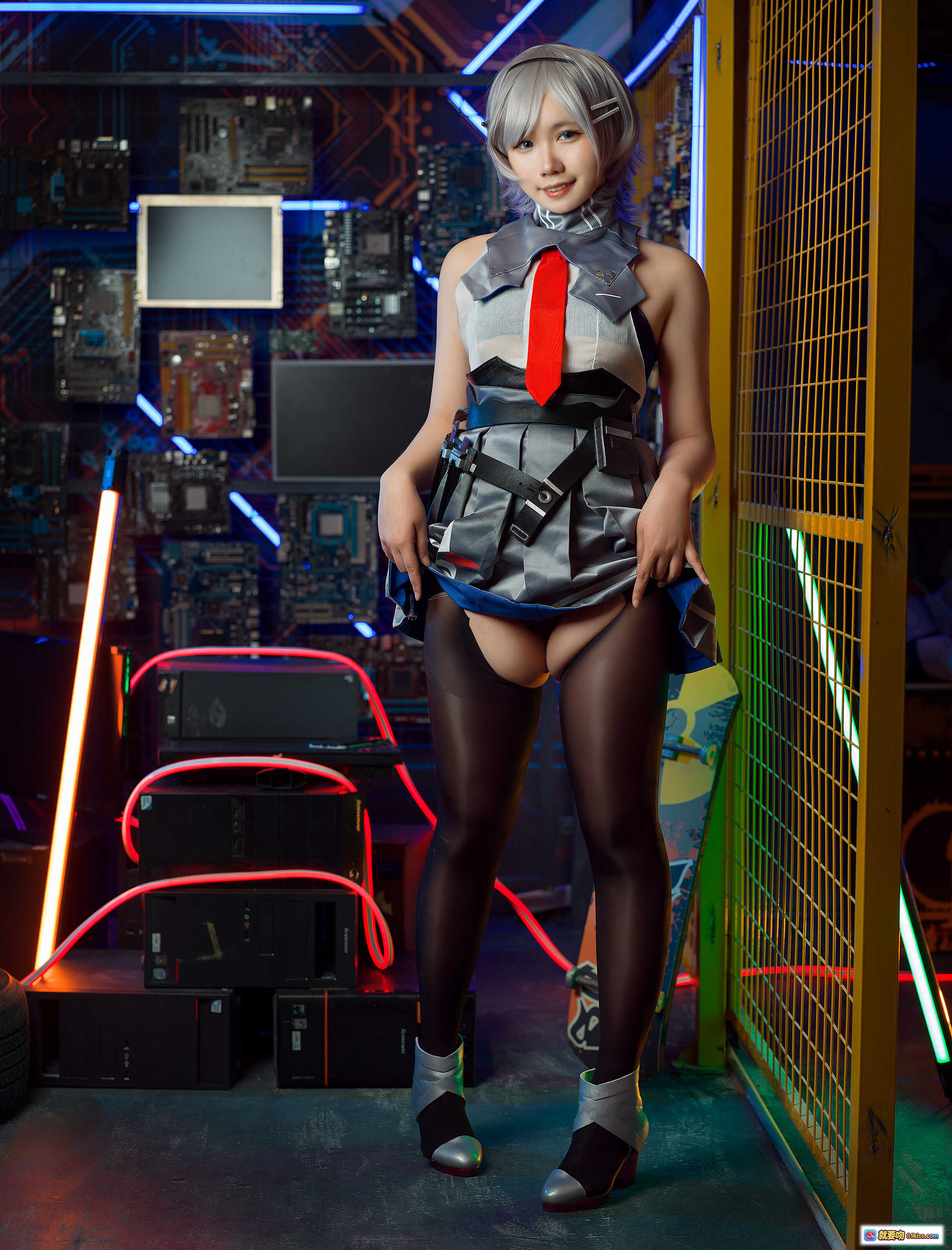 图片[8] - 麻花酱NO.002里诺原皮Cosplay写真｜赛博朋克风黑丝美腿｜机械臂轮胎场景｜20P高清图集 - 就要吻