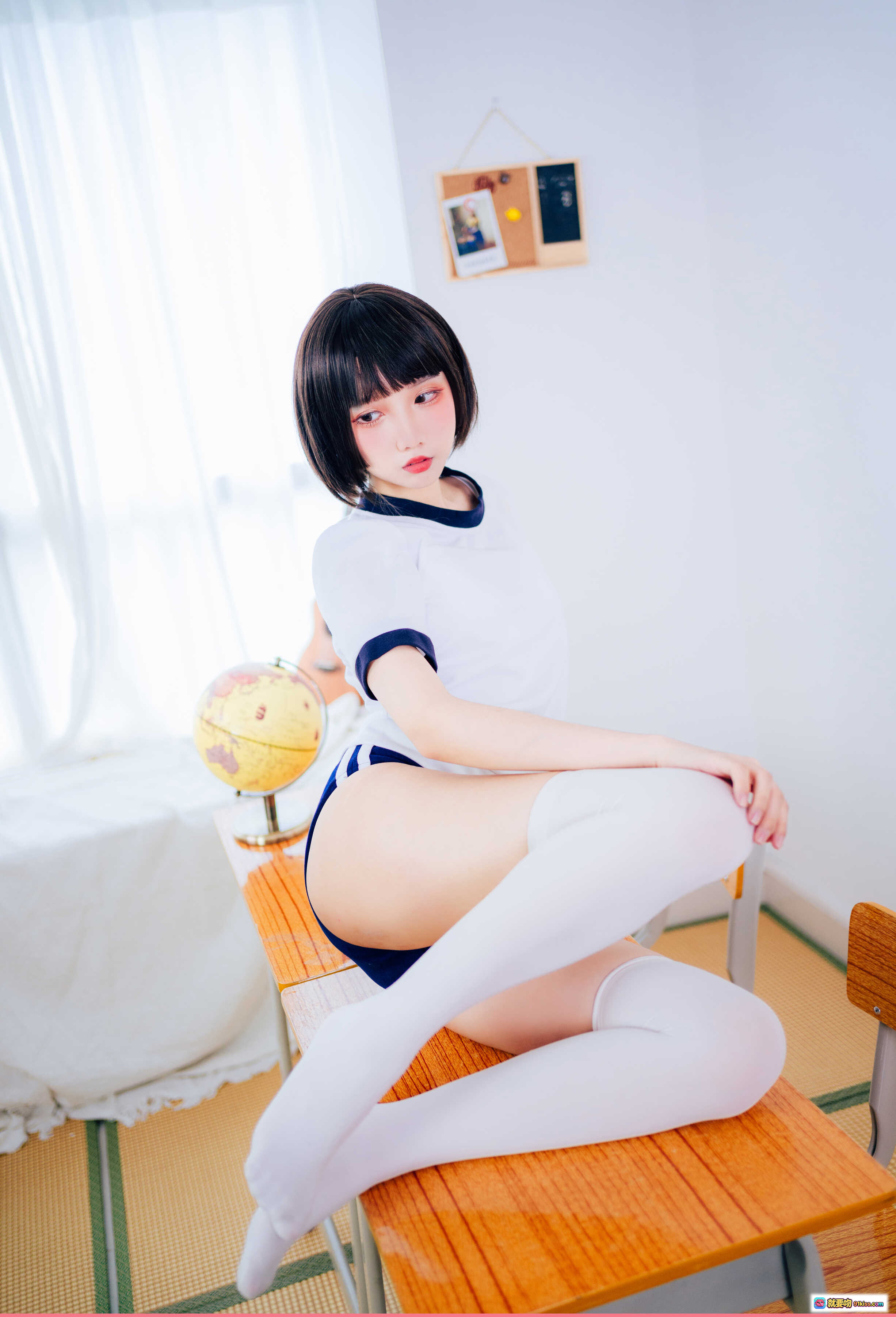 图片[8] - 果咩酱w NO.008 体操服写真 19P高清少女躺卧白床 短发白袜蓝短裤 清新窗帘背景 271MB无视频 - 就要吻