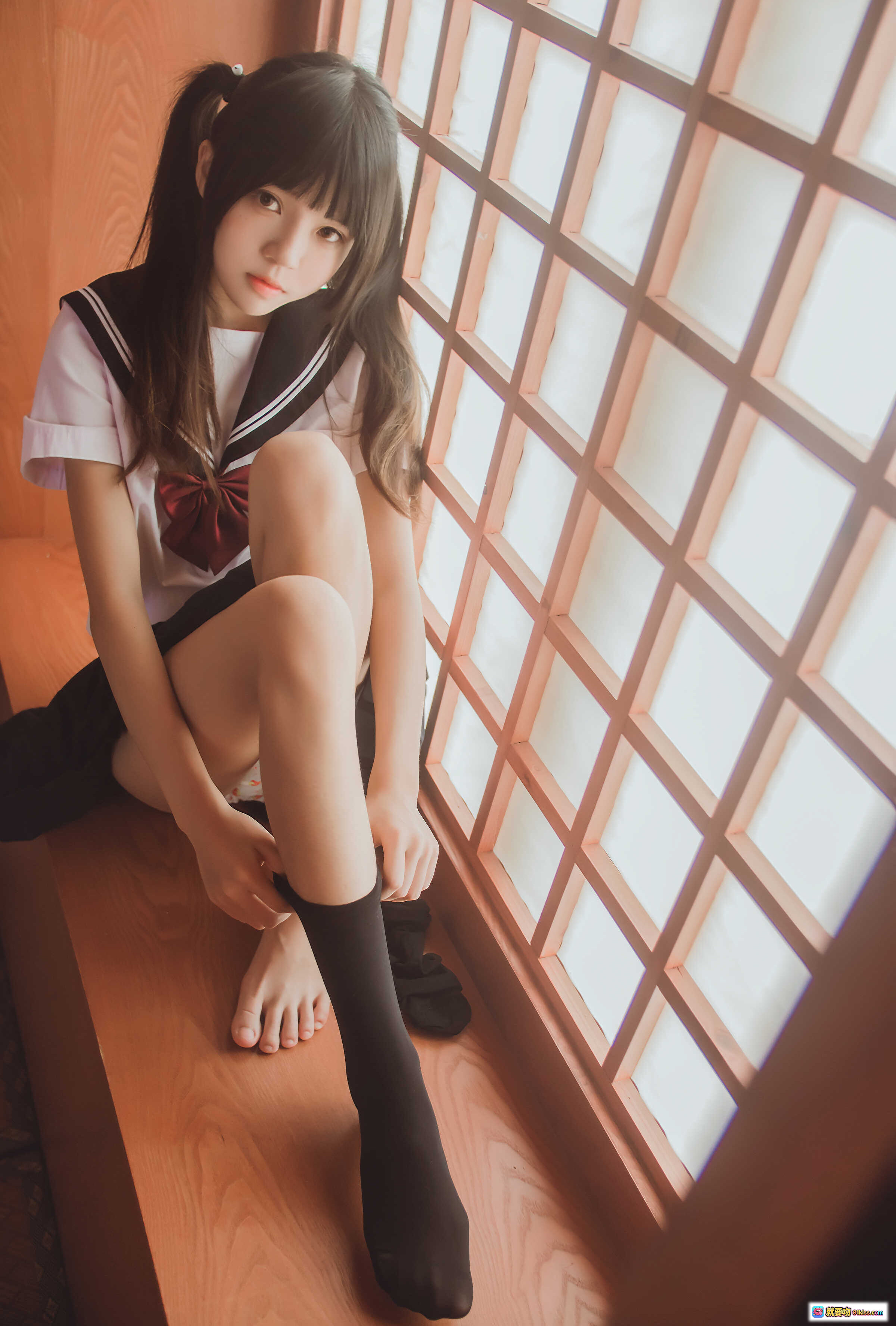 图片[4] - 桜桃喵034小背心换水手服写真 甜美草莓比基尼美背玉足榻榻米私房照 - 就要吻